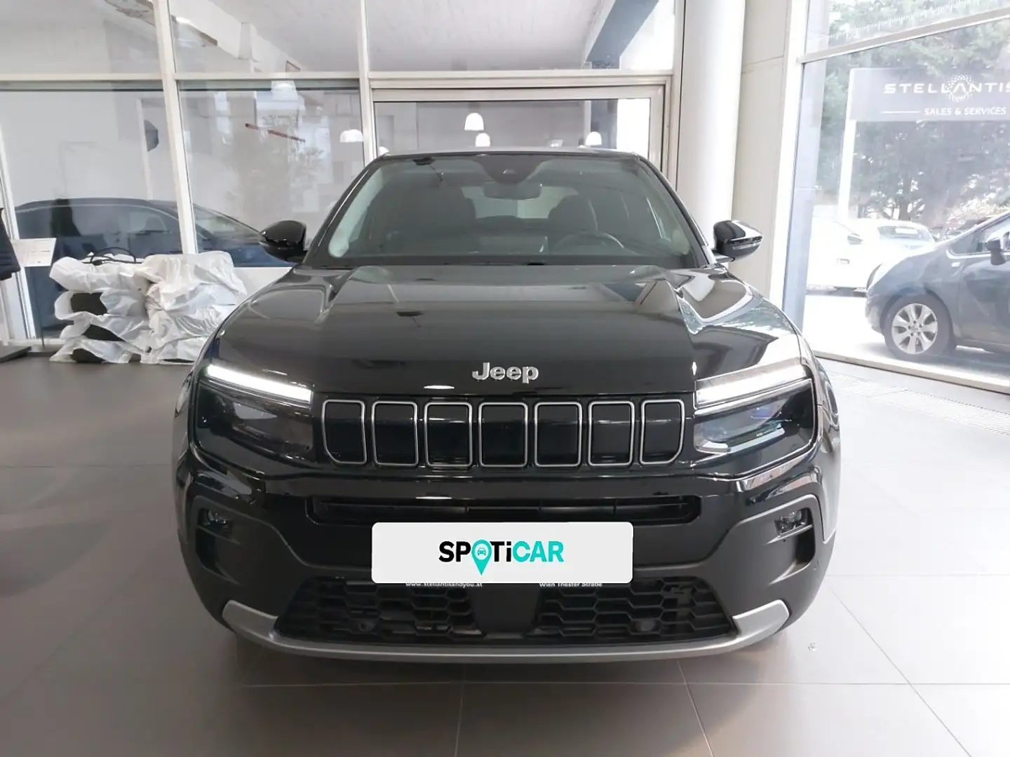 Jeep Avenger 1.2 e-Hybrid Summit e-DCT6 Schwarz - 2