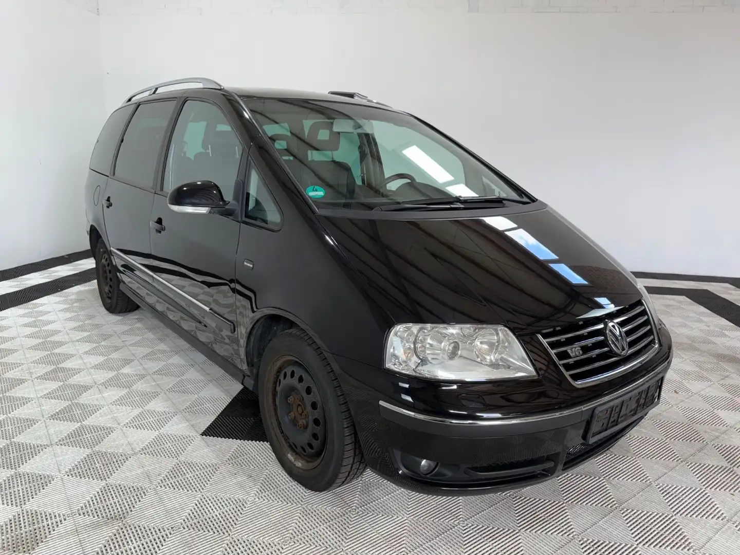 Volkswagen Sharan 2.8 V6tiptronic Highli°7 Sitzer°Klima°GAS Černá - 2