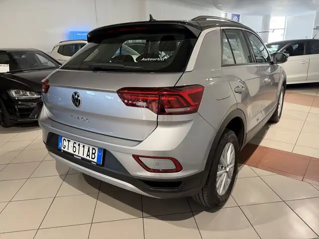 Volkswagen T-Roc view 5