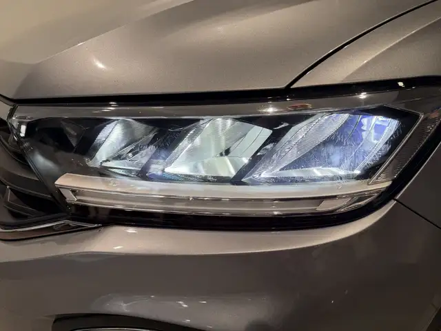 Volkswagen T-Roc view 15