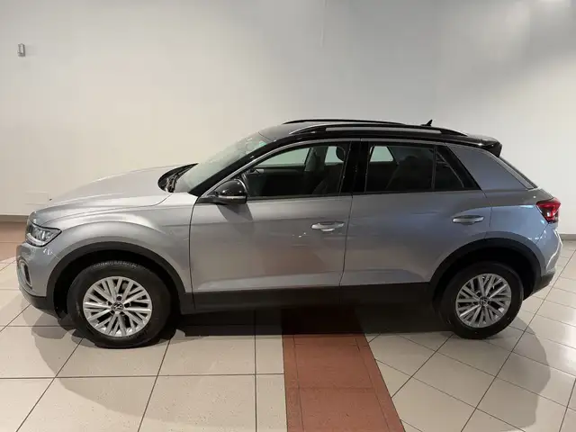 Volkswagen T-Roc view 2