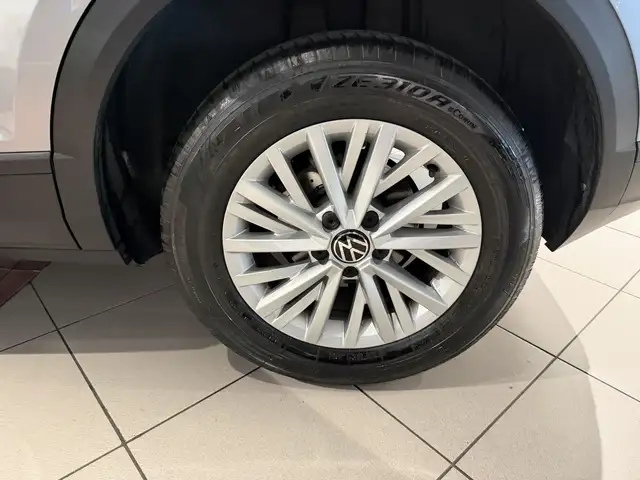Volkswagen T-Roc view 14
