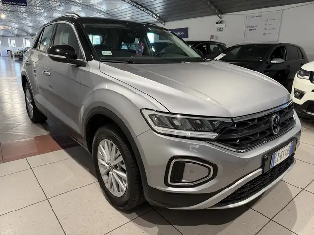 Volkswagen T-Roc view 6