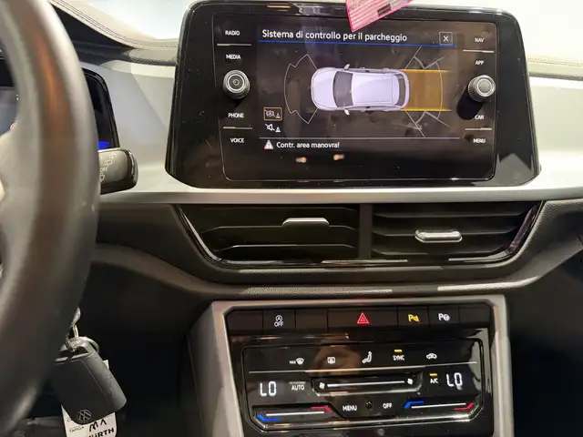 Volkswagen T-Roc view 13