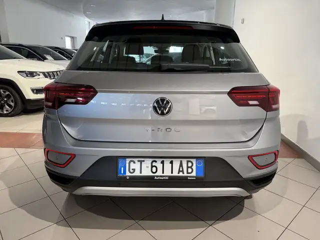 Volkswagen T-Roc view 4