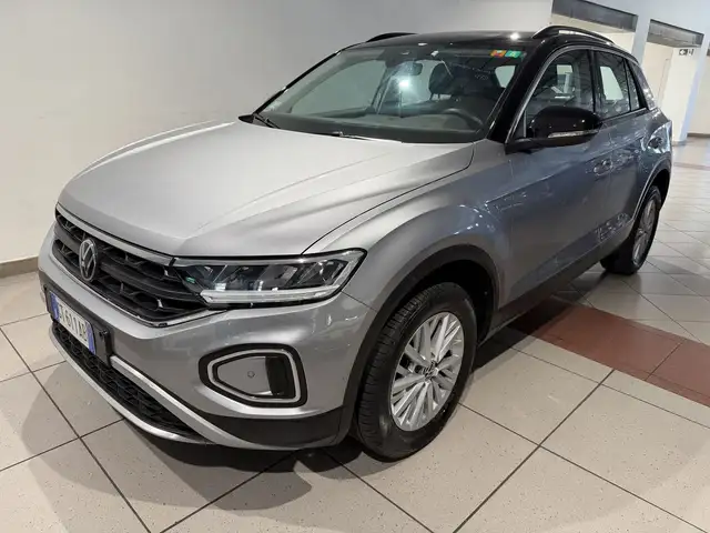 Volkswagen T-Roc main image