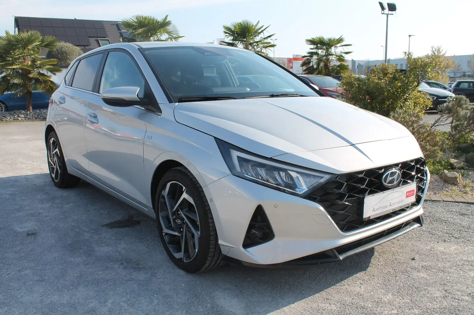 Hyundai i20 DCT, Navi, Kamera, Keyless-Go, LED, Bose Silber - 1