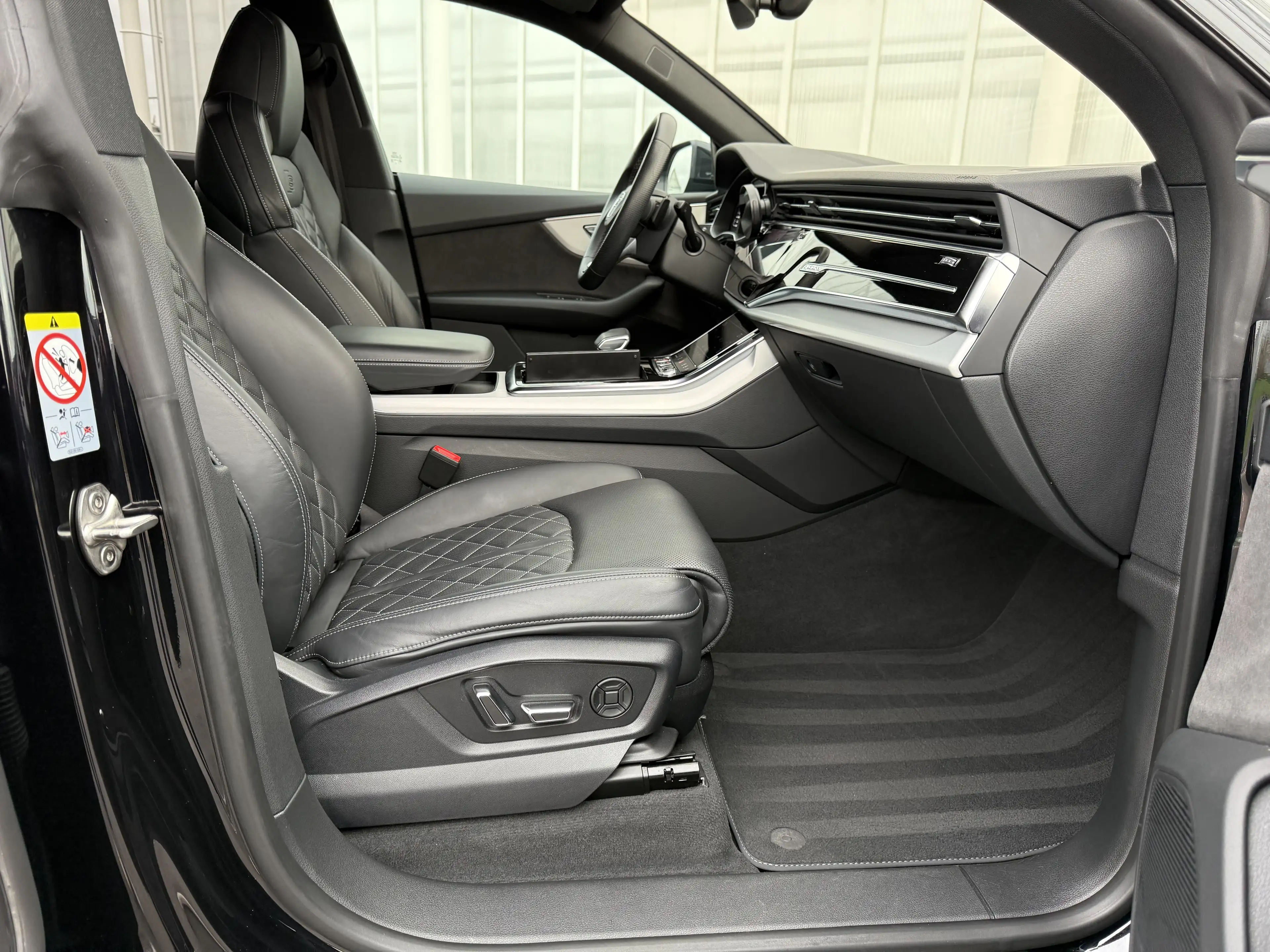 Audi SQ8 4.0 TFSI SQ8 q. — photo 15