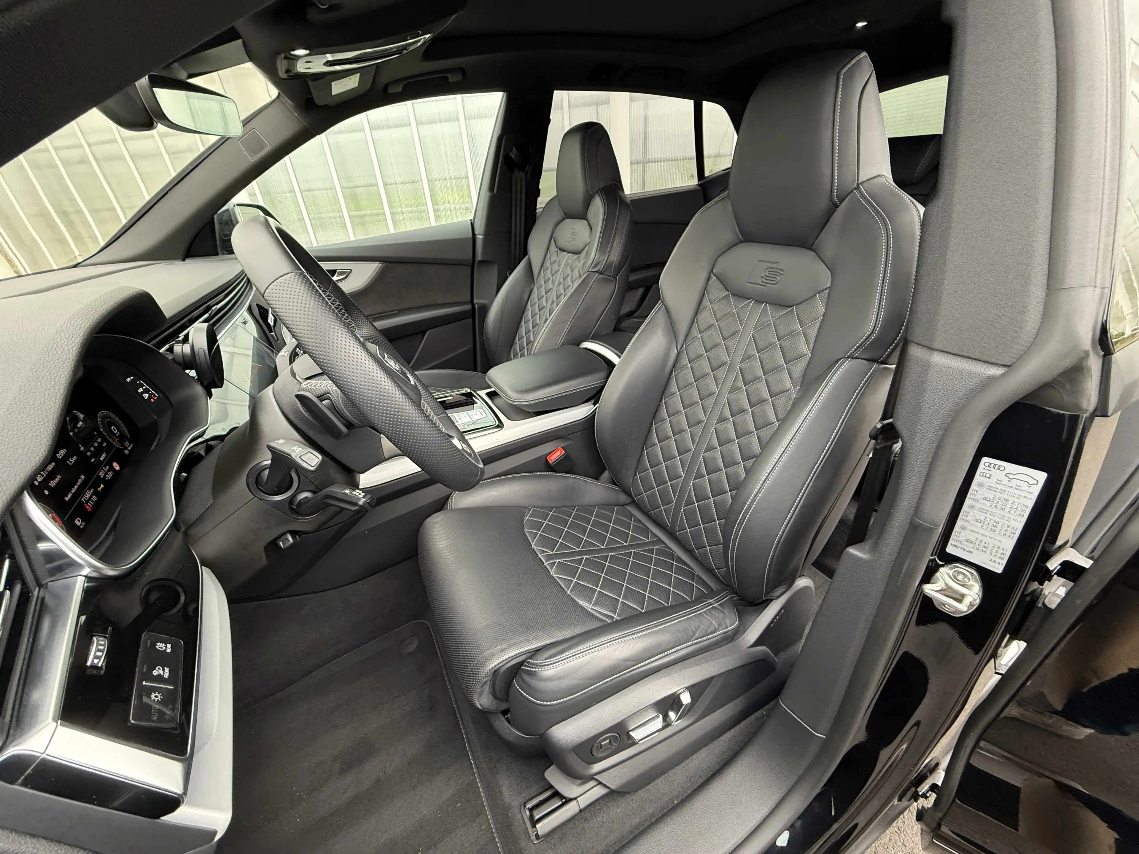 Audi SQ8 4.0 TFSI SQ8 q. — photo 12