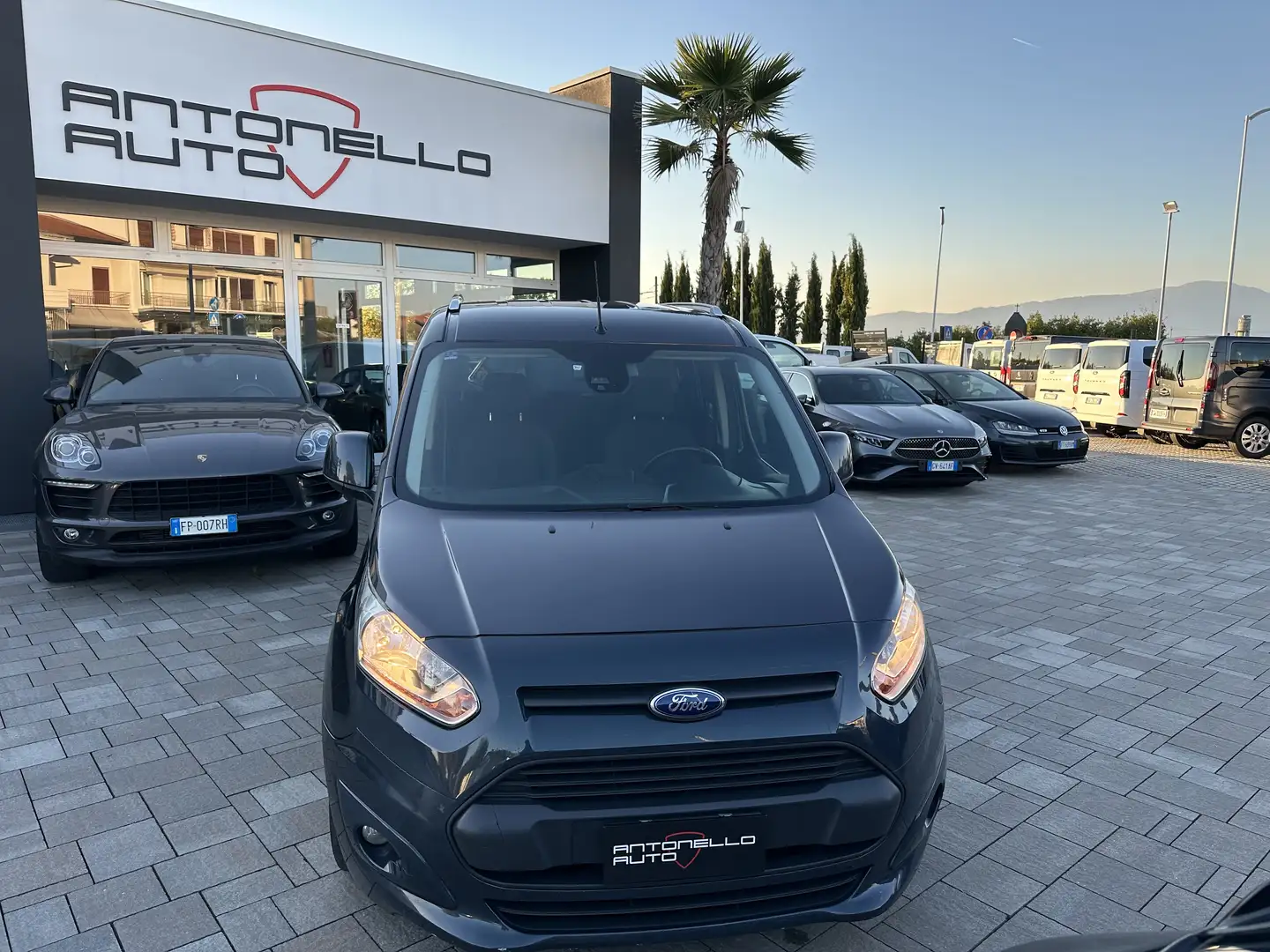 Ford Tourneo Connect 1.5 TDi 120cv 5 posti Autovettura Gris - 2