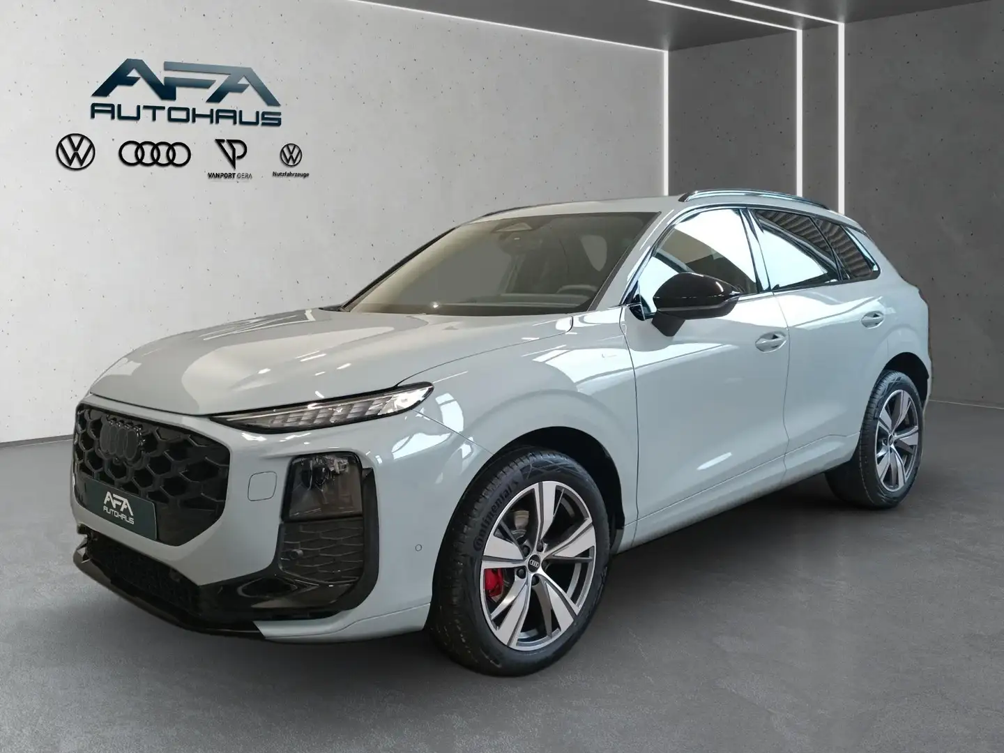 Audi Q3 SUV TFSI 110 kW S tronic SHzg*Klima*LED Grau - 2