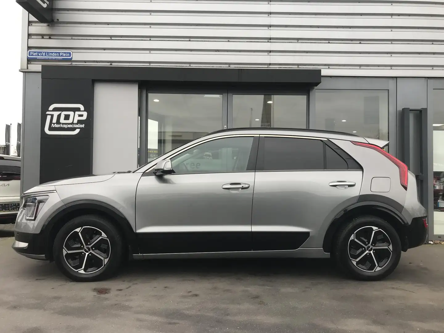Kia Niro 1.6 Hybrid DynamicLine Stoelverwarming 7 JAAR GAR. Gris - 2
