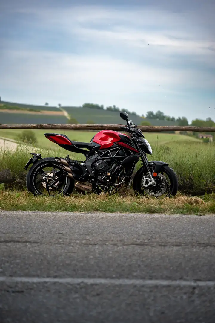 MV Agusta 800 rosso (75° anniversario) Rosso - 1