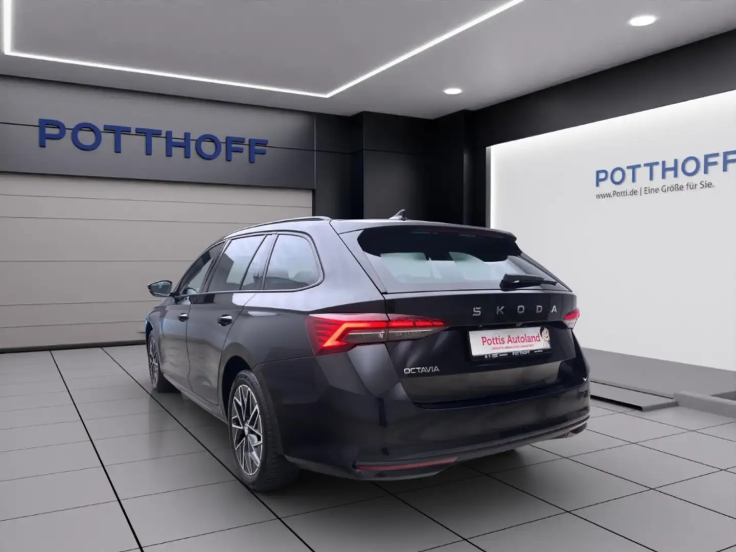 Skoda Octavia Combi 2.0 TDI DSG SELECTION NAVI PDC ACC Schwarz - 2