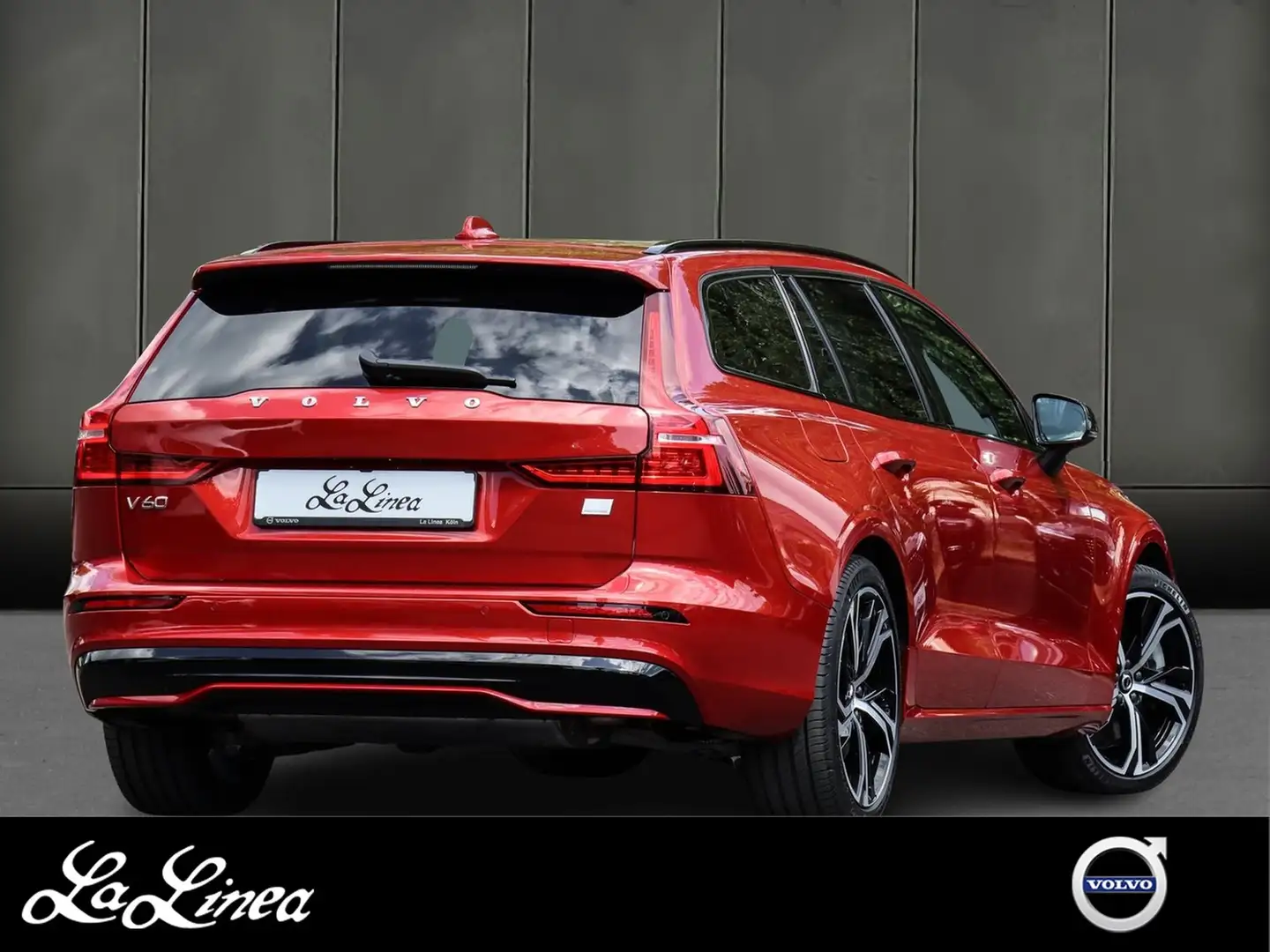 Volvo V60 T6 AWD Plus Dark NP: 72.200,-//BLIS/HK/ACC Rood - 2