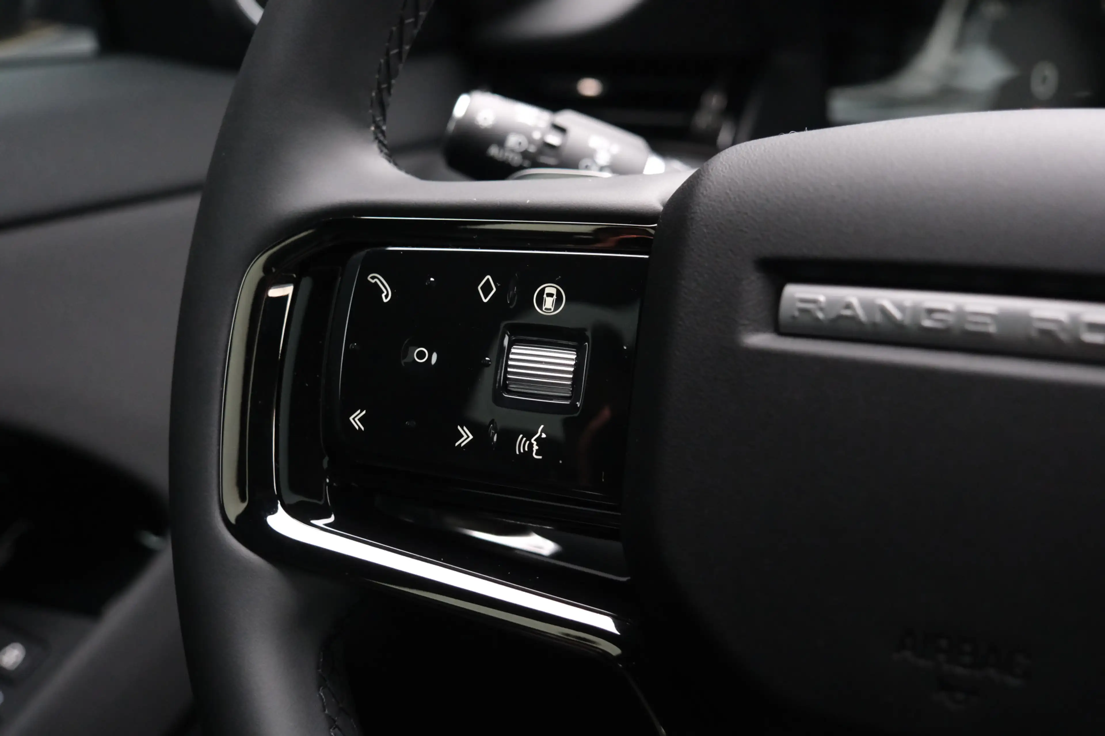 Land Rover Range Rover Evoque 1.5 P270e PHEV AWD Dynamic SE | NP € 81.214,- | Bl — photo 35