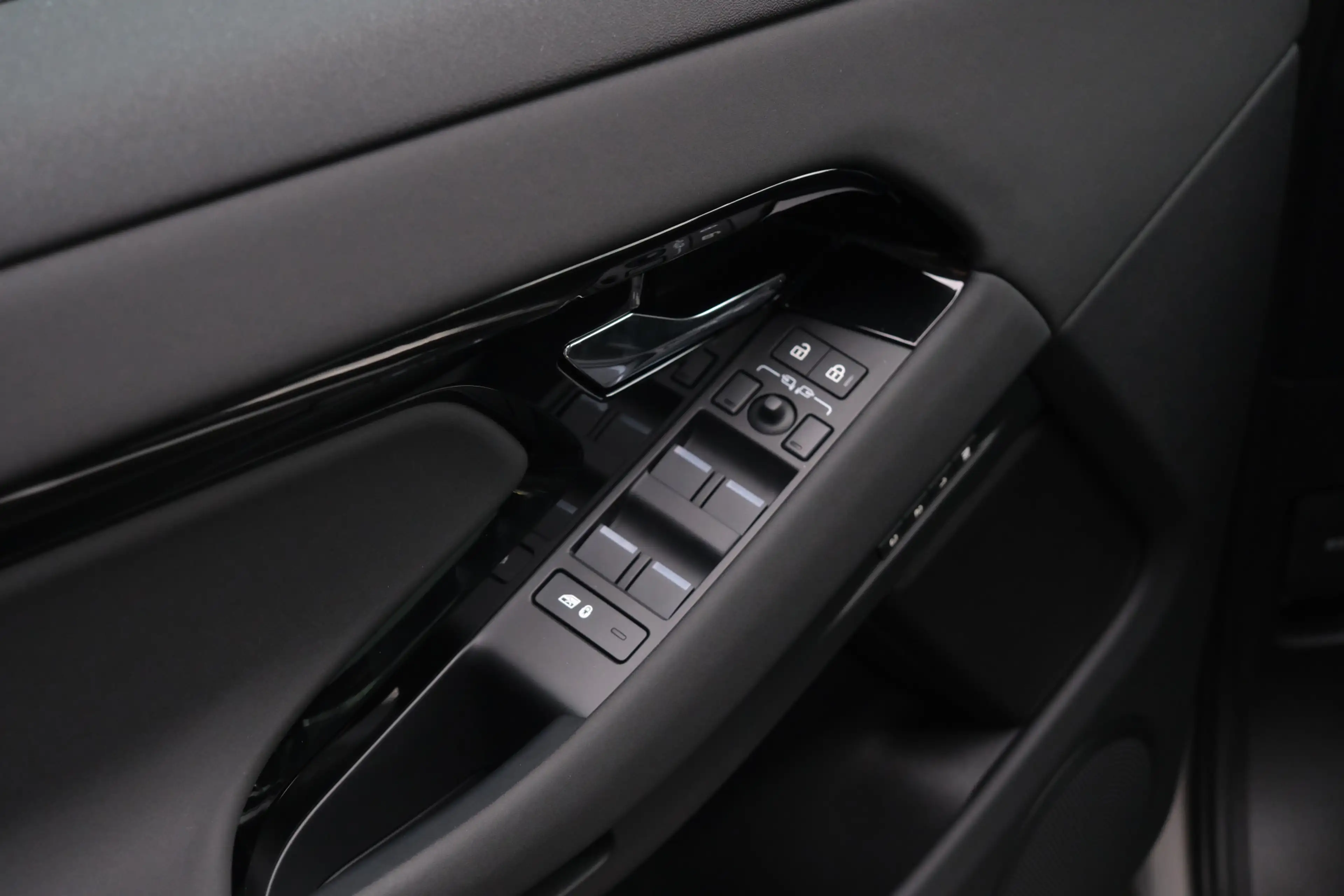 Land Rover Range Rover Evoque 1.5 P270e PHEV AWD Dynamic SE | NP € 81.214,- | Bl — photo 15