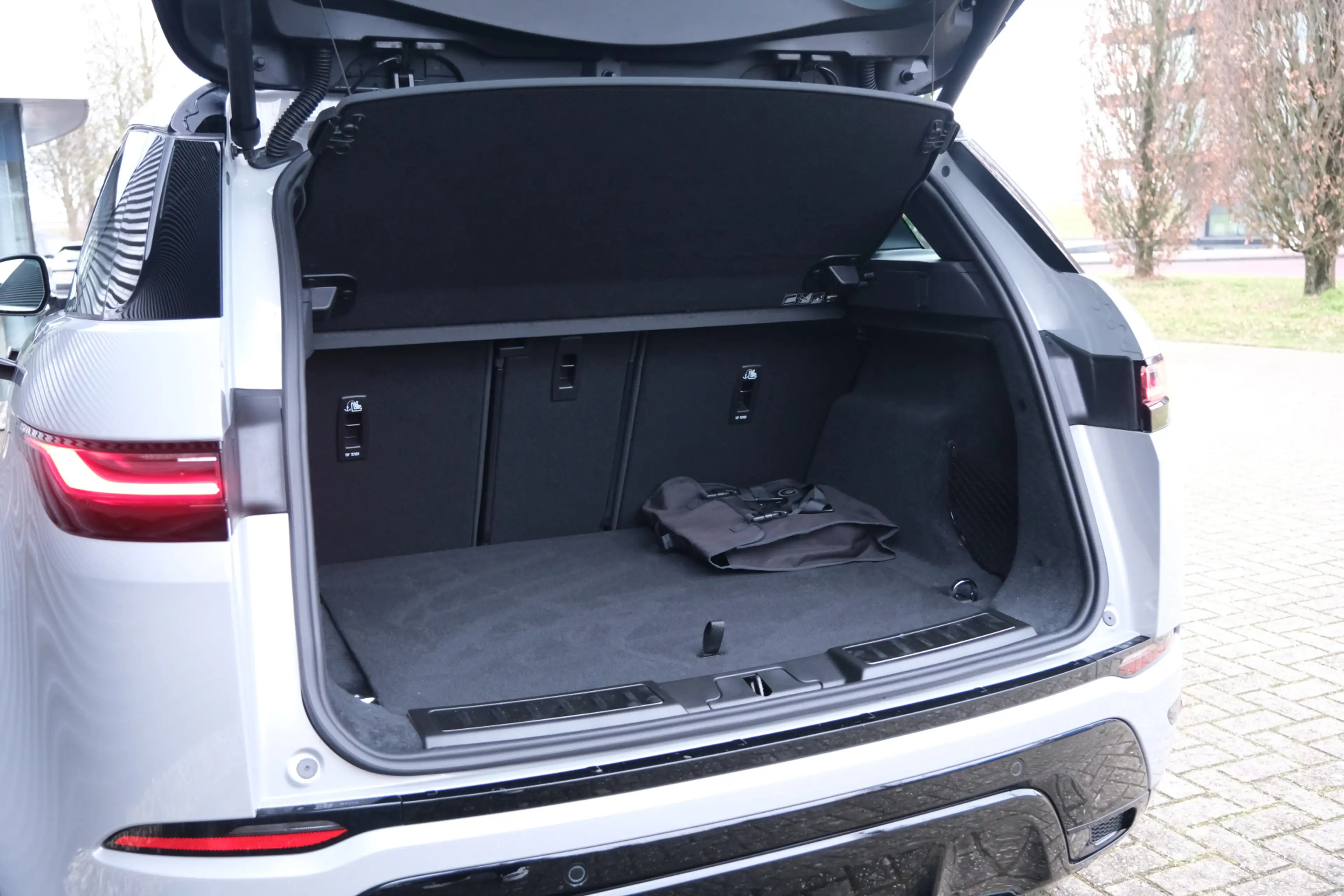 Land Rover Range Rover Evoque 1.5 P270e PHEV AWD Dynamic SE | NP € 81.214,- | Bl — photo 27