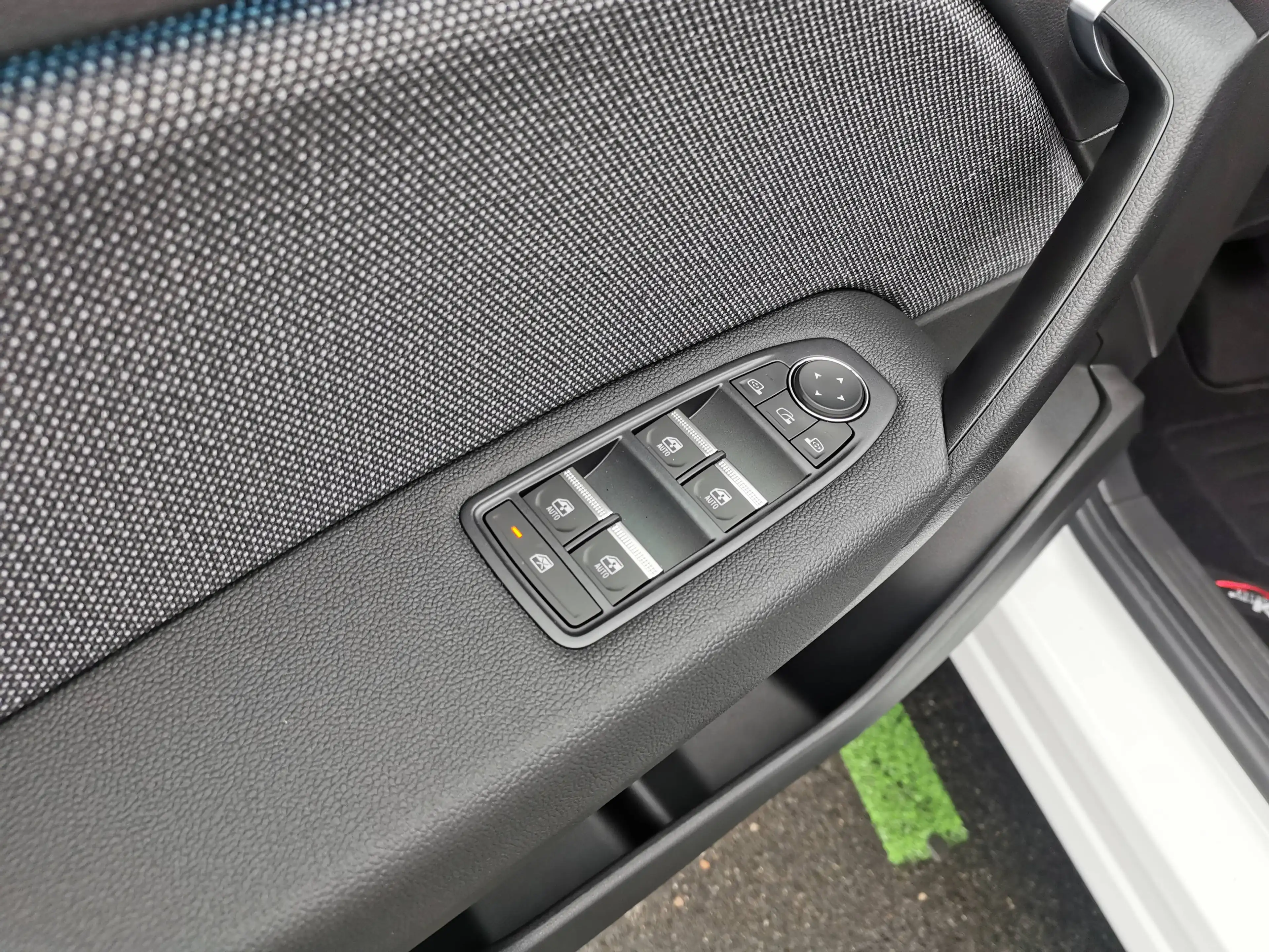 Mitsubishi Grandis Intro Ed. 1.8 Hybrid - 5 Jahre Werksgarantie — photo 11