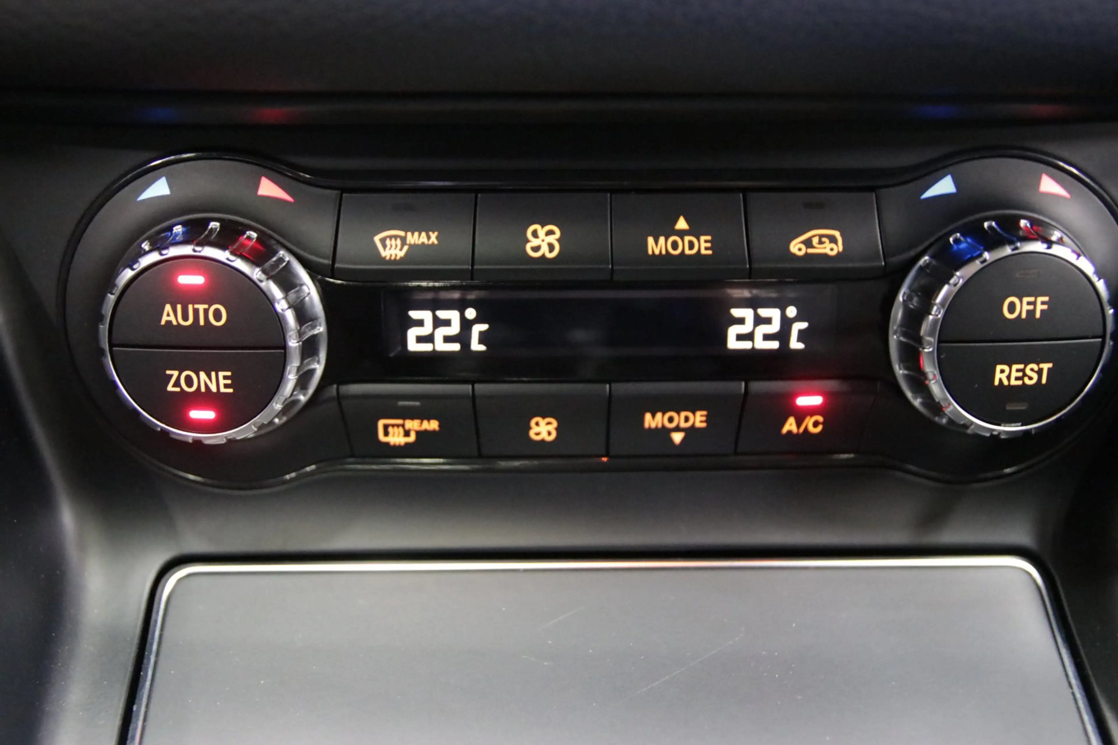 Mercedes-Benz GLA 180 Premium/ Achteruitrijcamera/ Panoramaschuifdak/ — photo 30