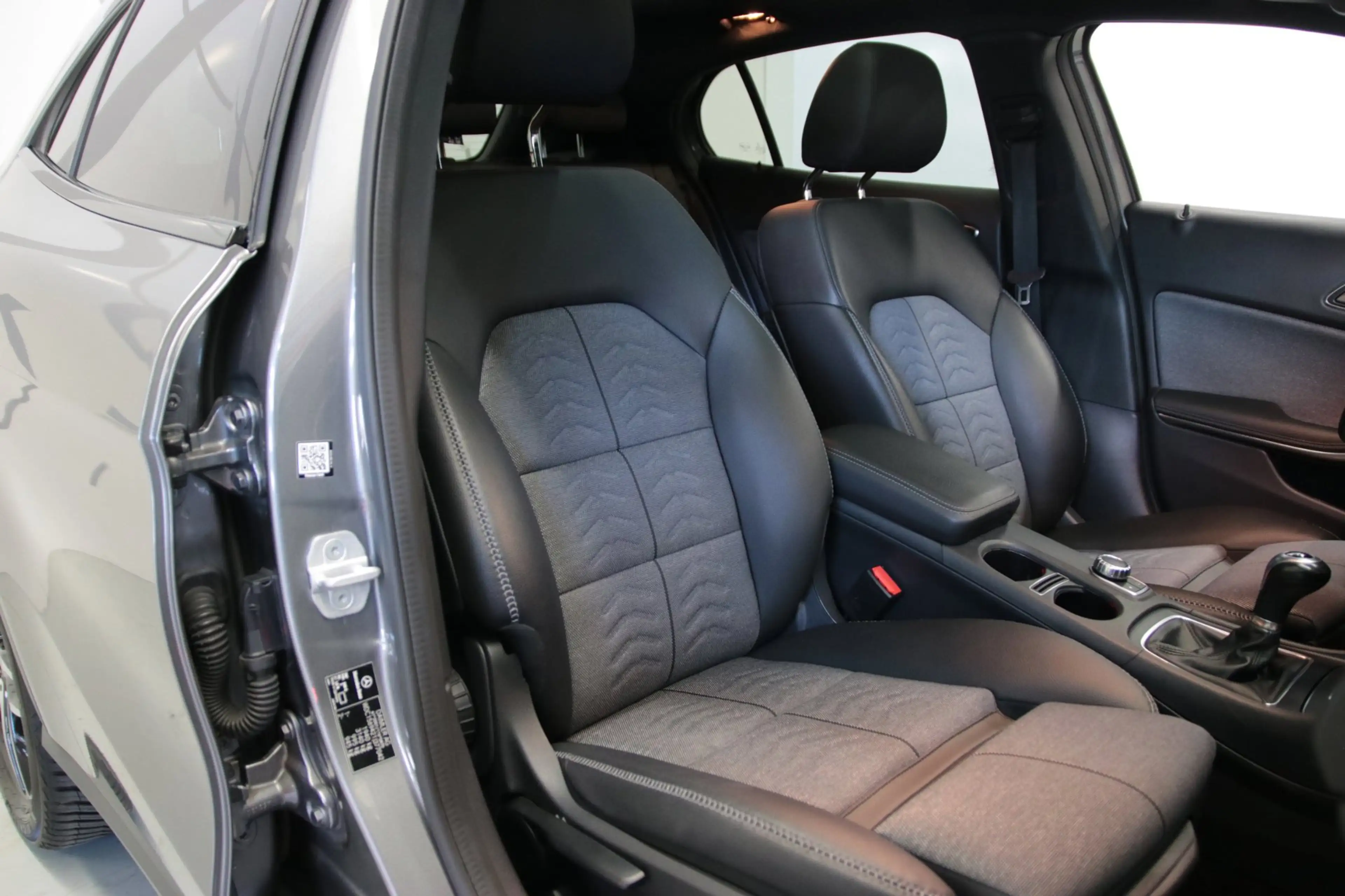 Mercedes-Benz GLA 180 Premium/ Achteruitrijcamera/ Panoramaschuifdak/ — photo 6