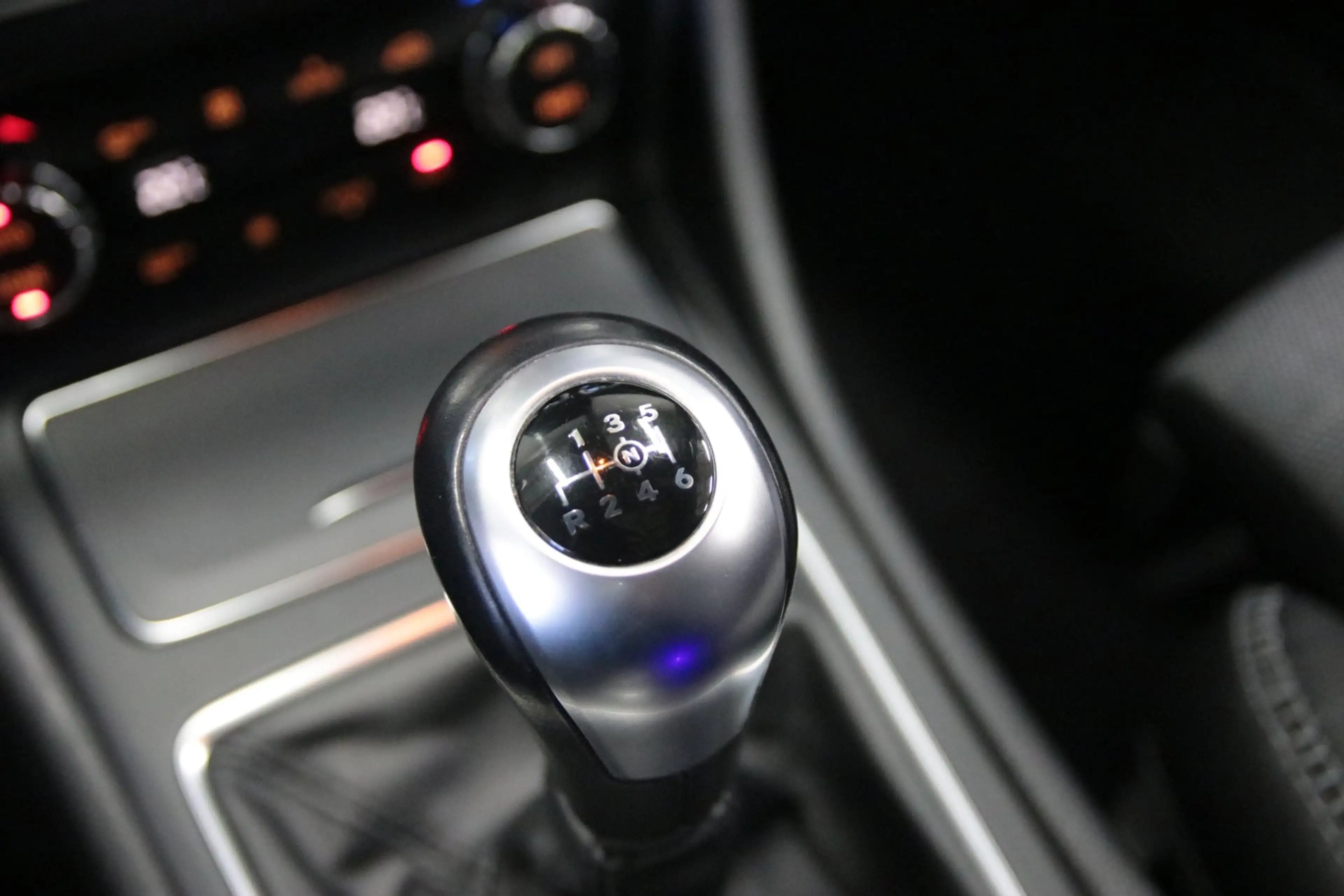 Mercedes-Benz GLA 180 Premium/ Achteruitrijcamera/ Panoramaschuifdak/ — photo 31