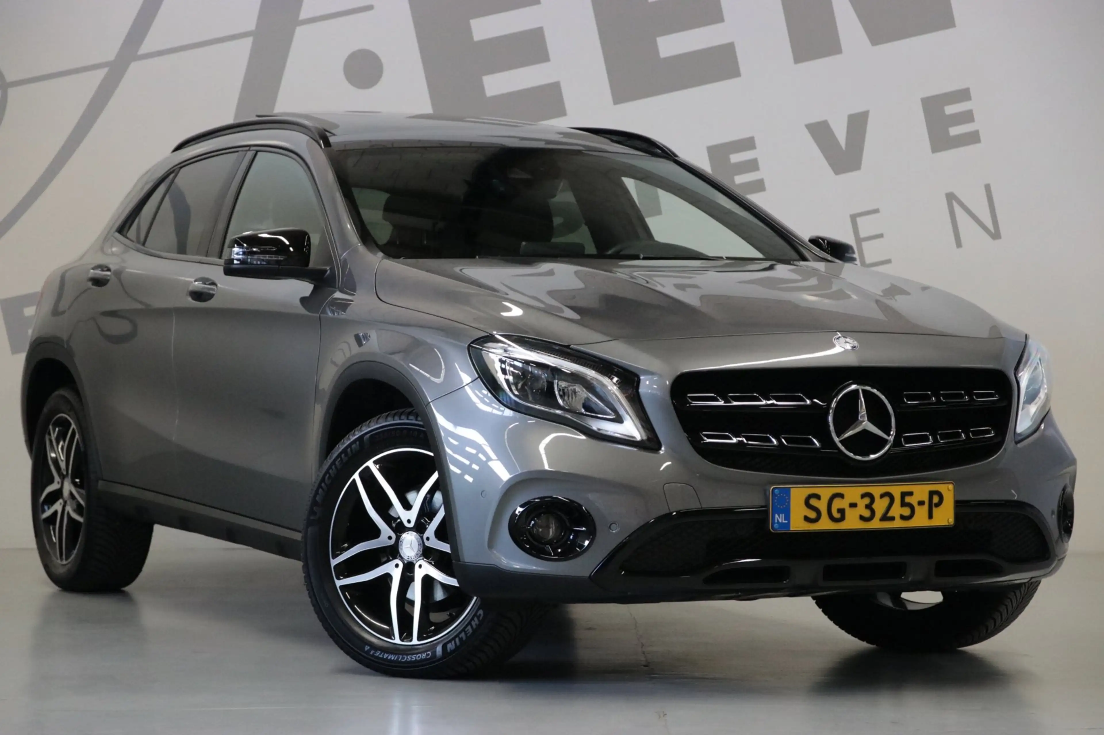 Mercedes-Benz GLA 180 Premium/ Achteruitrijcamera/ Panoramaschuifdak/ — photo 4
