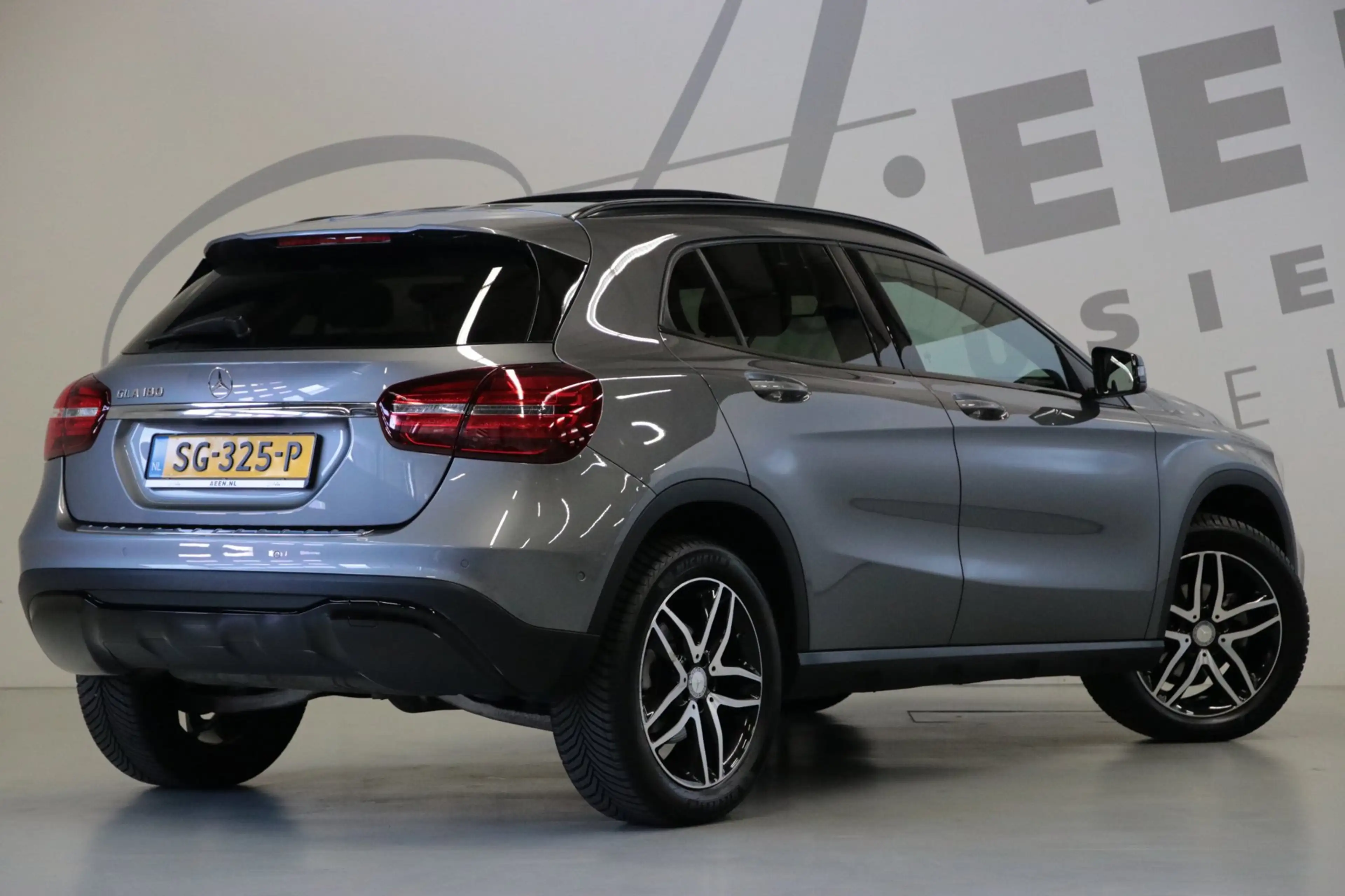 Mercedes-Benz GLA 180 Premium/ Achteruitrijcamera/ Panoramaschuifdak/ — photo 22