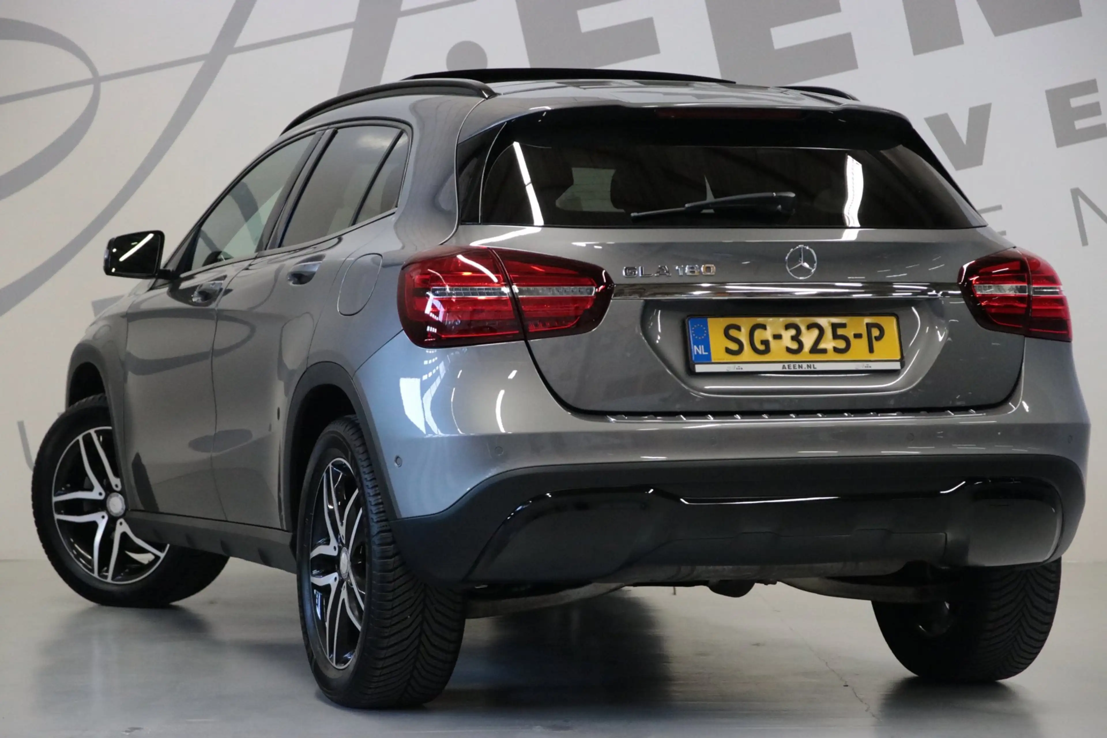 Mercedes-Benz GLA 180 Premium/ Achteruitrijcamera/ Panoramaschuifdak/ — photo 24