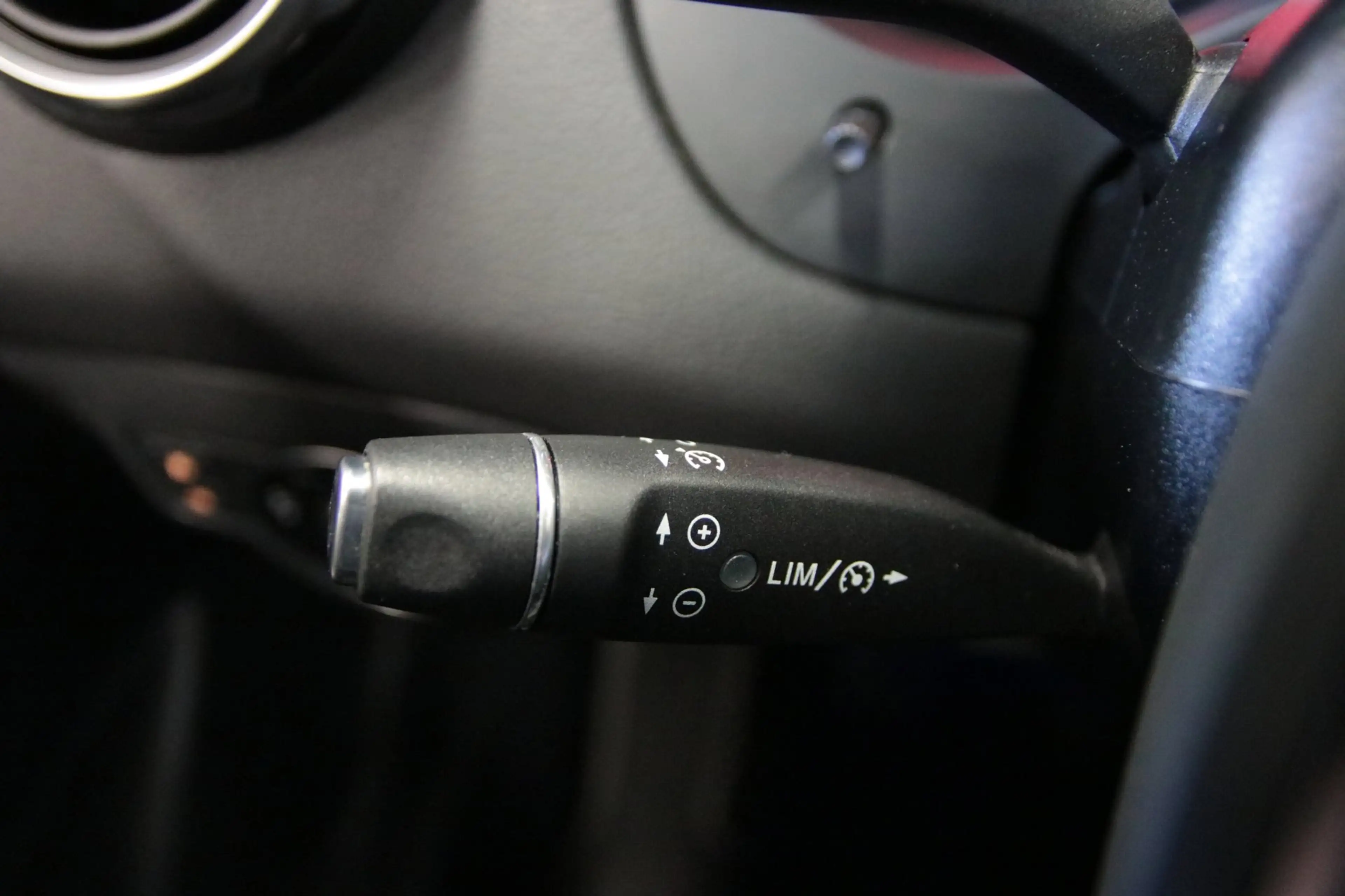 Mercedes-Benz GLA 180 Premium/ Achteruitrijcamera/ Panoramaschuifdak/ — photo 27