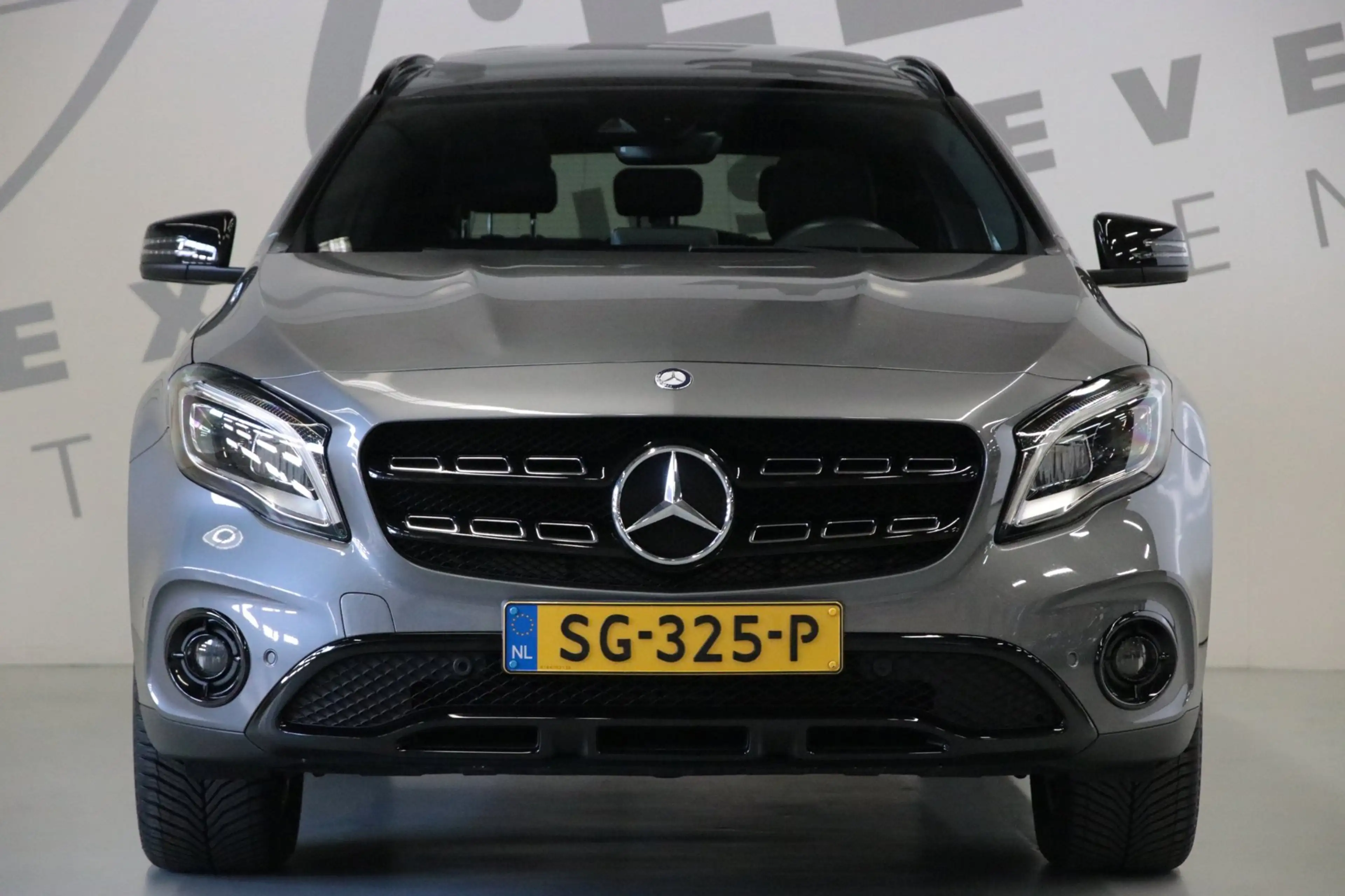 Mercedes-Benz GLA 180 Premium/ Achteruitrijcamera/ Panoramaschuifdak/ — photo 2
