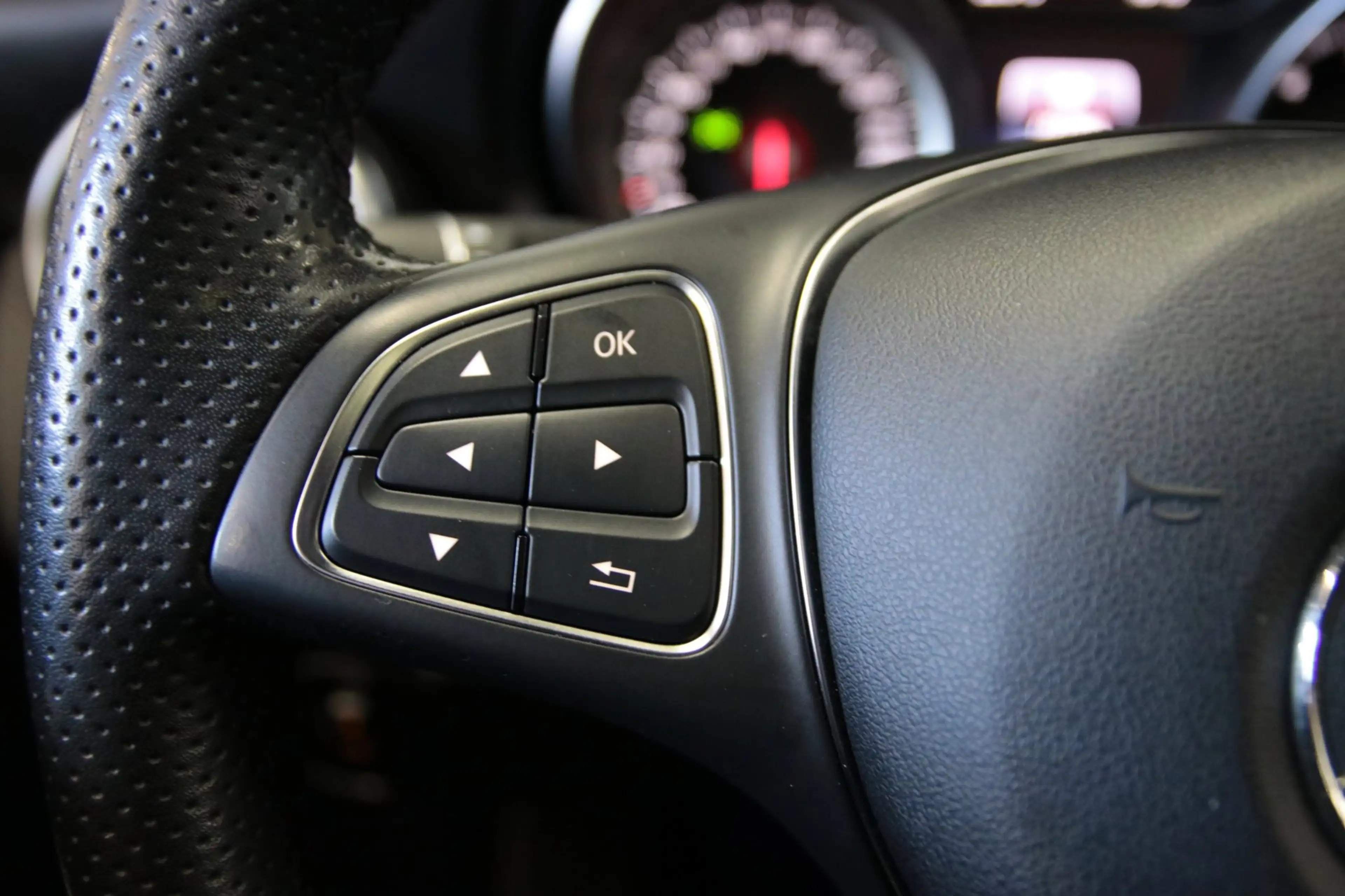 Mercedes-Benz GLA 180 Premium/ Achteruitrijcamera/ Panoramaschuifdak/ — photo 26