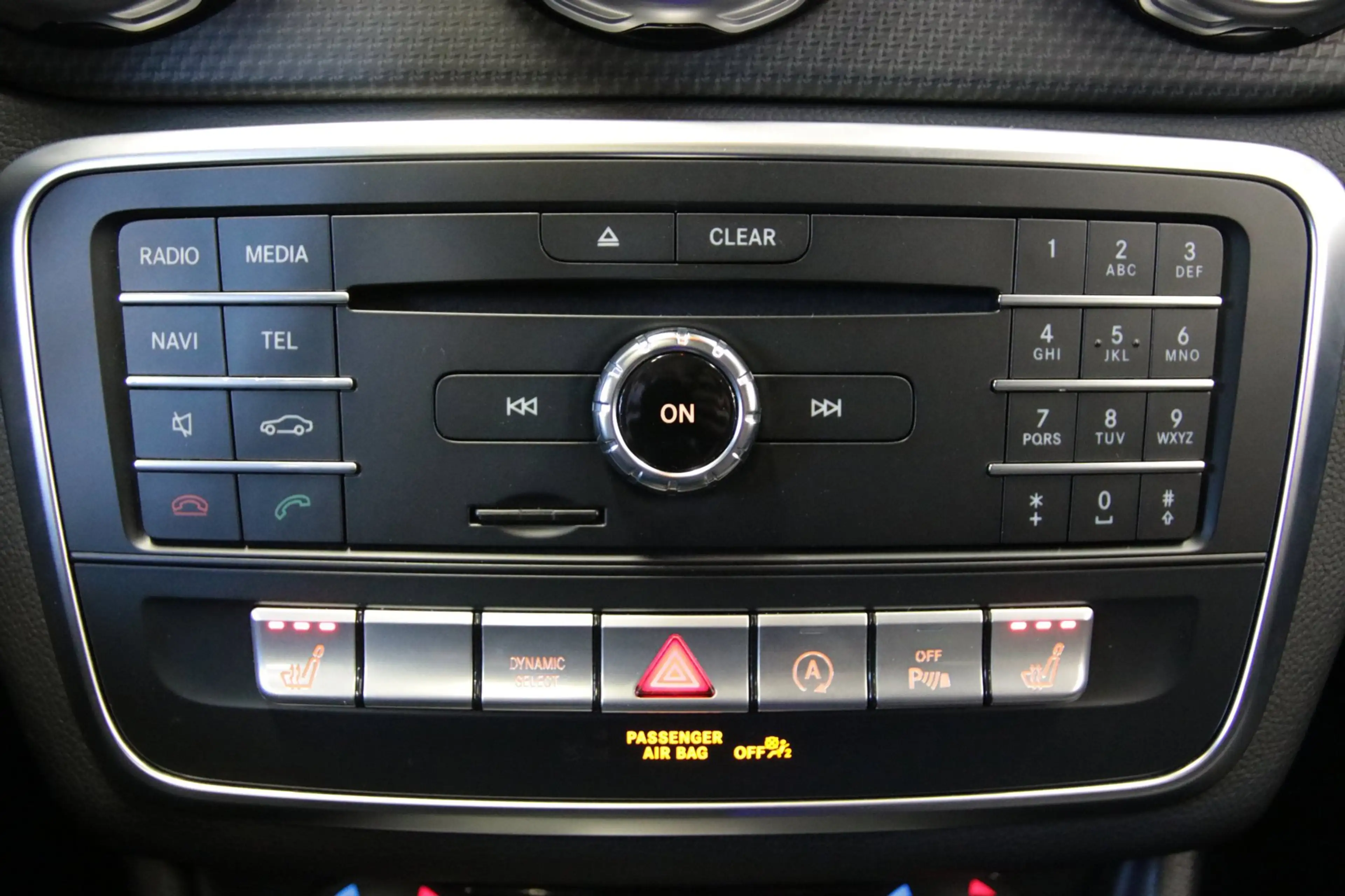 Mercedes-Benz GLA 180 Premium/ Achteruitrijcamera/ Panoramaschuifdak/ — photo 21