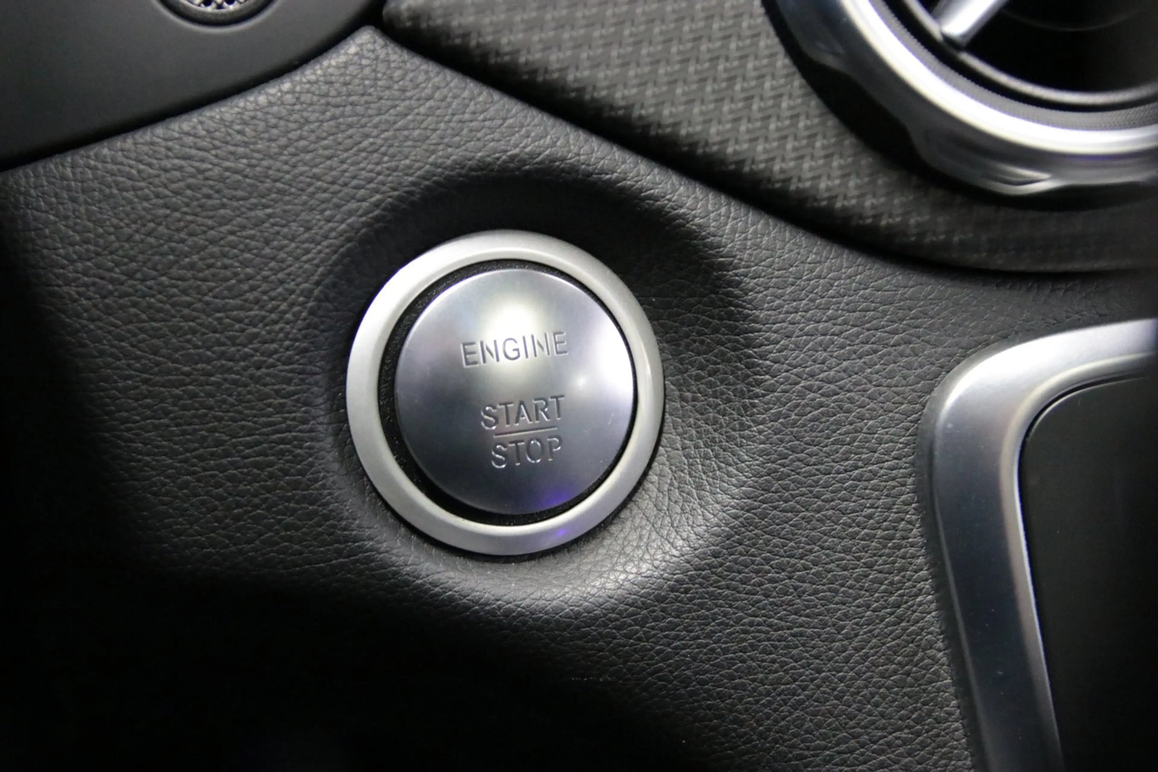 Mercedes-Benz GLA 180 Premium/ Achteruitrijcamera/ Panoramaschuifdak/ — photo 29