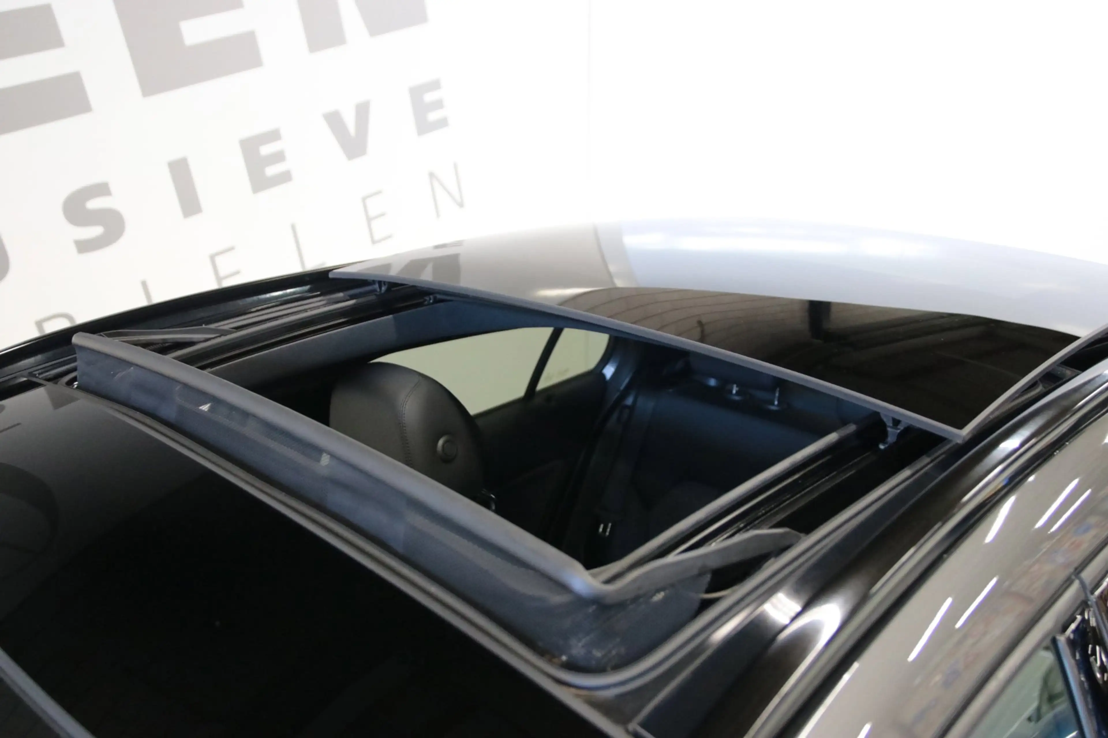 Mercedes-Benz GLA 180 Premium/ Achteruitrijcamera/ Panoramaschuifdak/ — photo 12