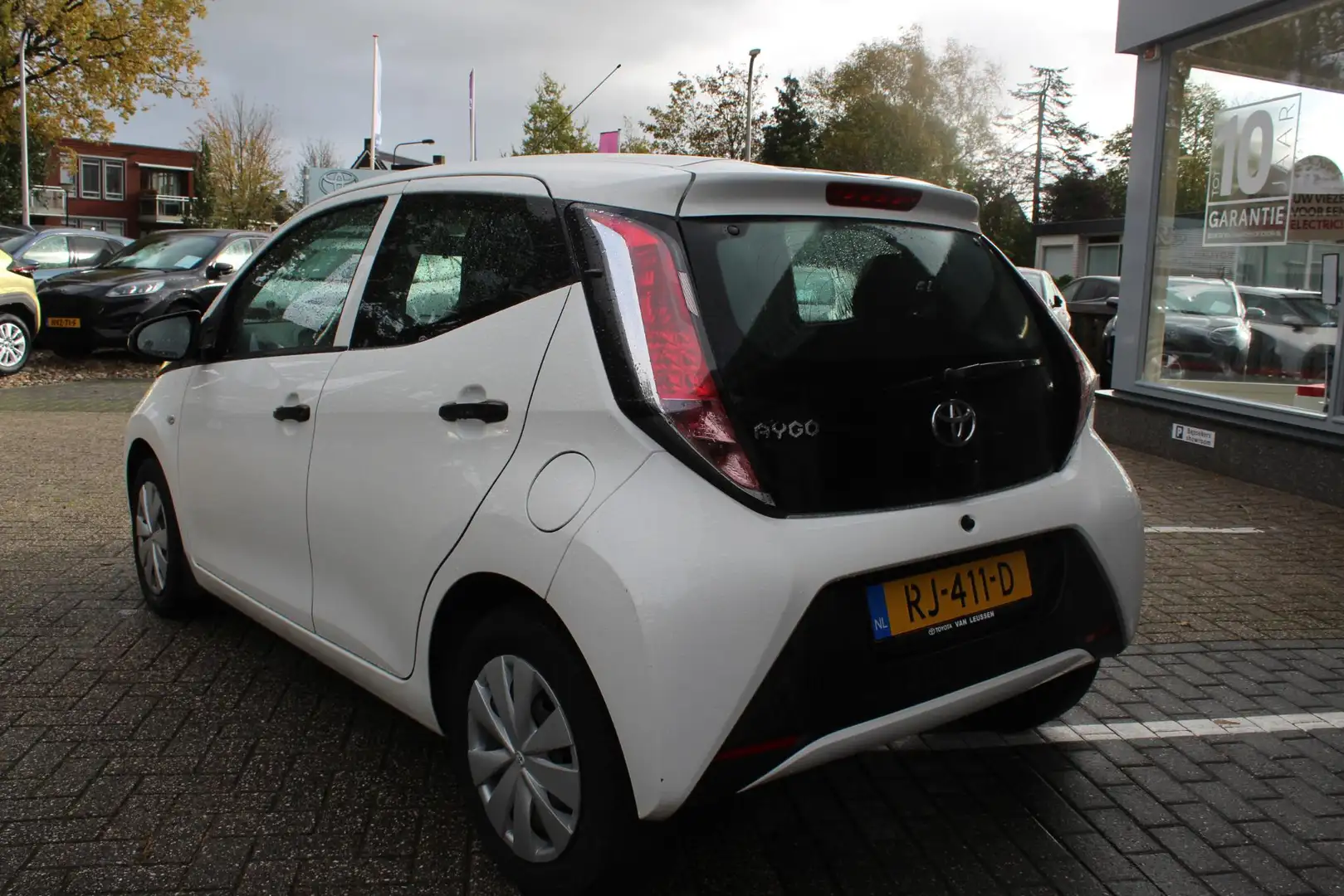 Toyota Aygo 1.0 VVT-i X-FUN AIRCO EL-RAMEN LED DAGRIJVERLICHTI Wit - 2