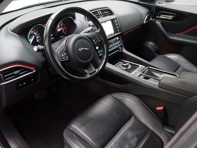 Jaguar F-Pace 20d AWD Pure Automatik Navi Leder R-Kam — photo 8