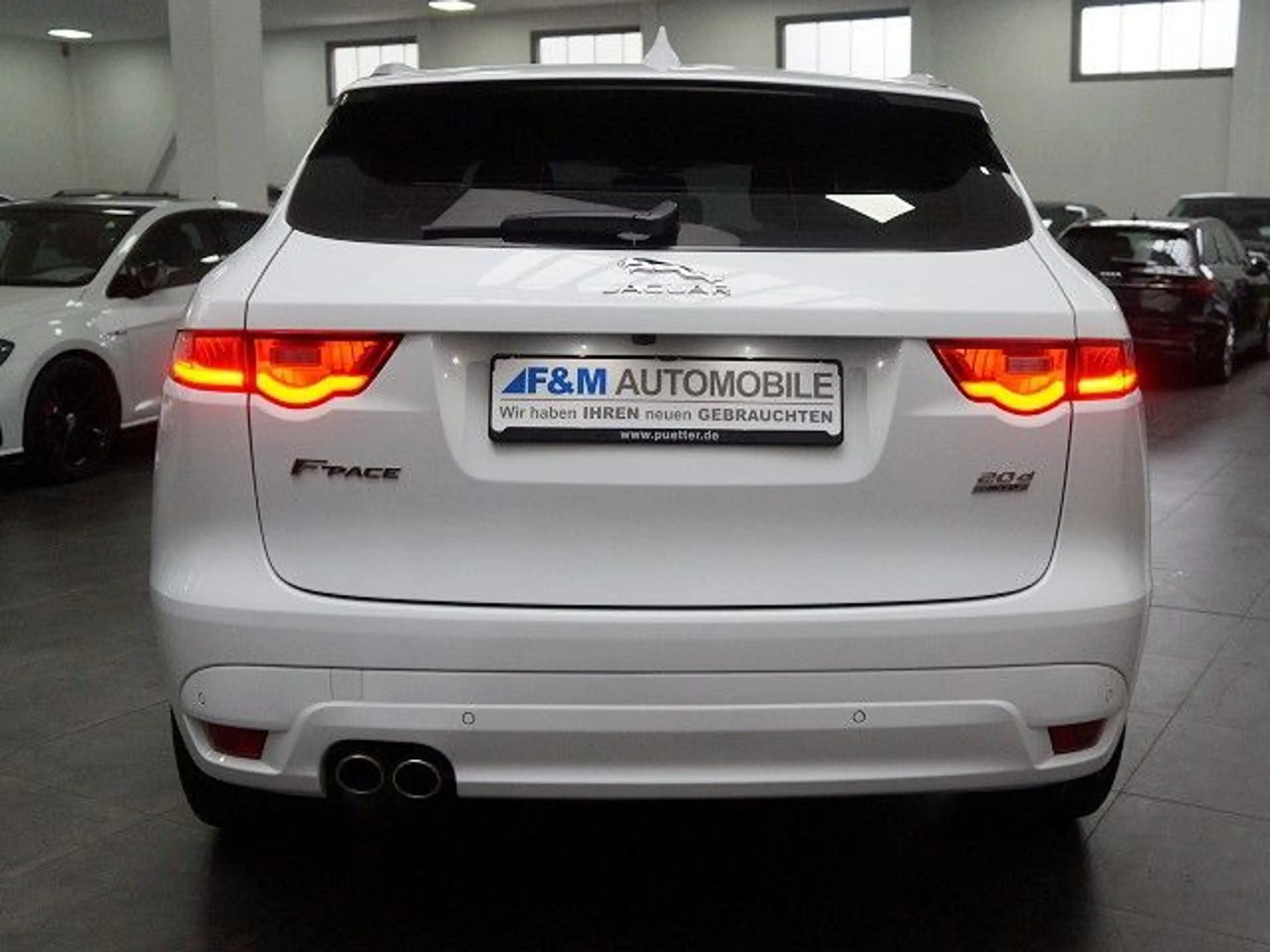 Jaguar F-Pace 20d AWD Pure Automatik Navi Leder R-Kam — photo 6