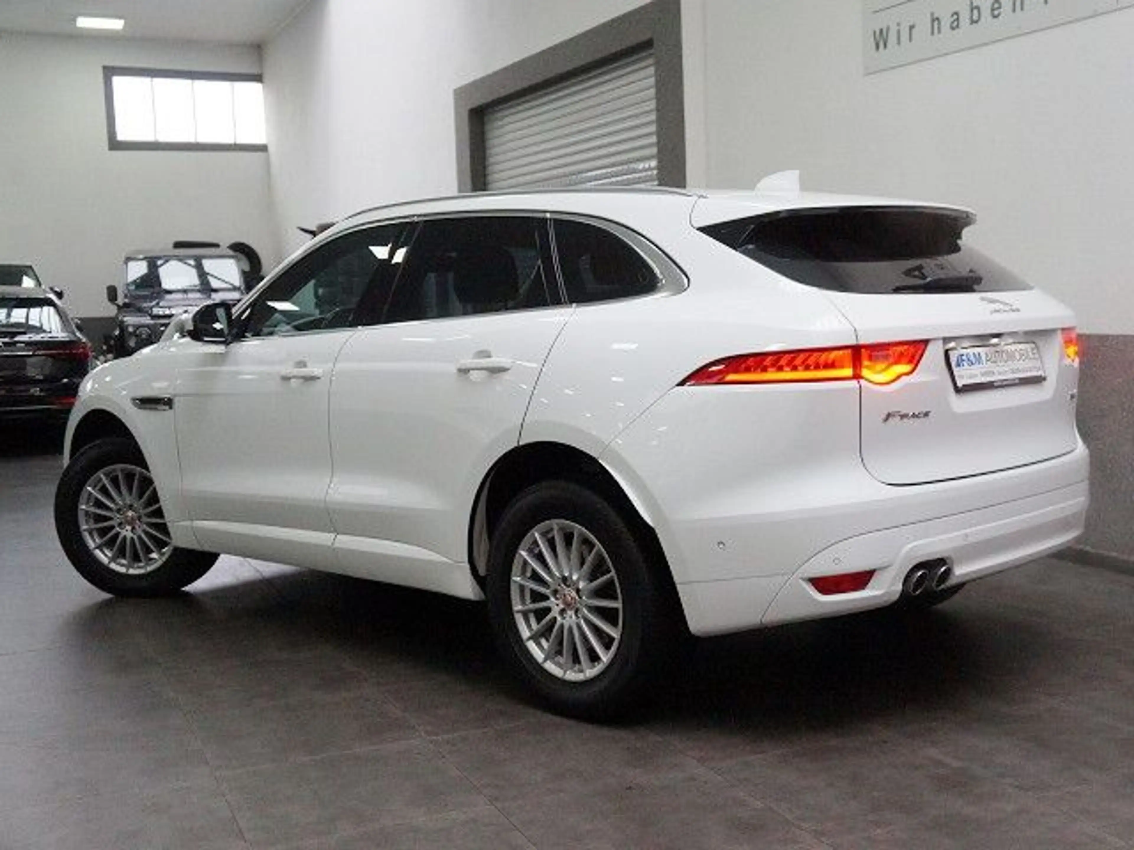 Jaguar F-Pace 20d AWD Pure Automatik Navi Leder R-Kam — photo 5