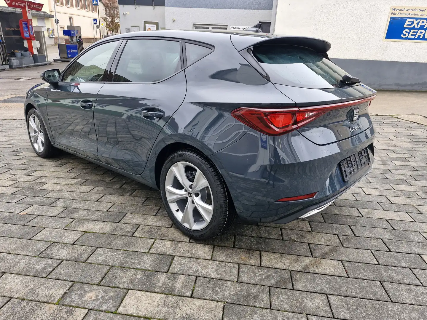 SEAT Leon 1.5 eTSI 110 kW FR,Full Link, RFK Blau - 2