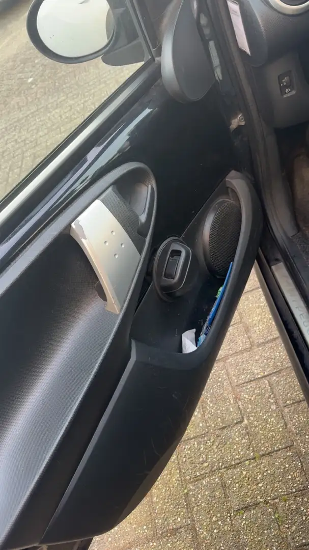 Peugeot 107 1.0 Active Zwart - 2