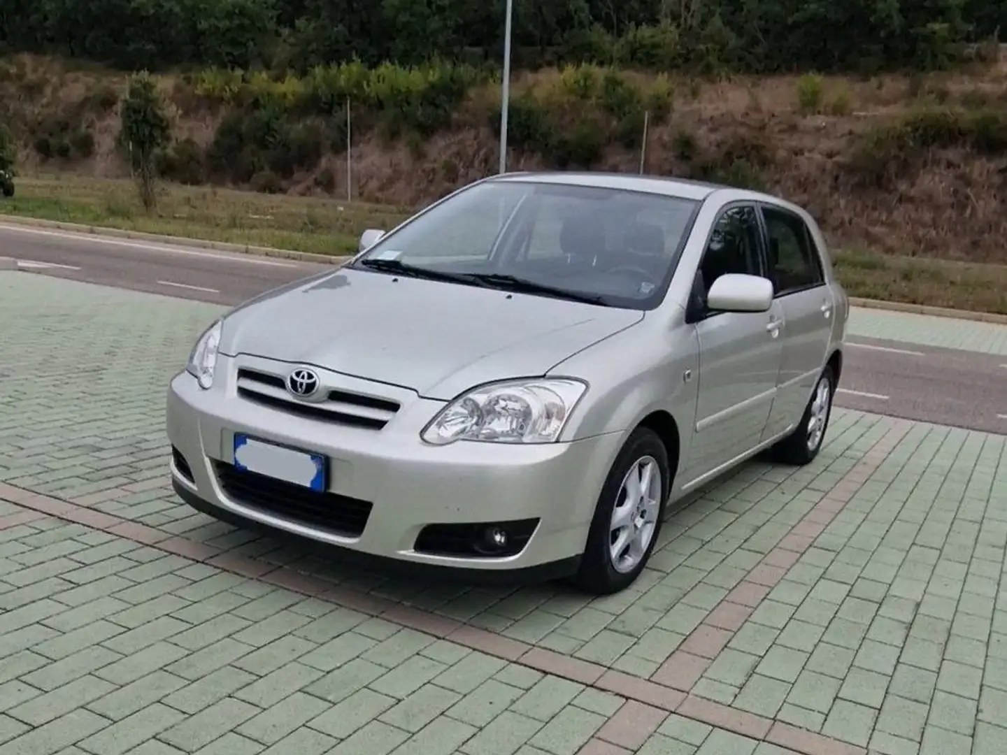 Toyota Corolla 1.4 16V 5 porte ESP – Benzina - 1