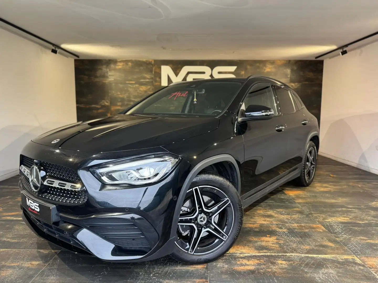 Mercedes-Benz GLA 250 e PHEV AMG Line * CAMÉRA * CLIM-BIZONE *CARPLAY Zwart - 2