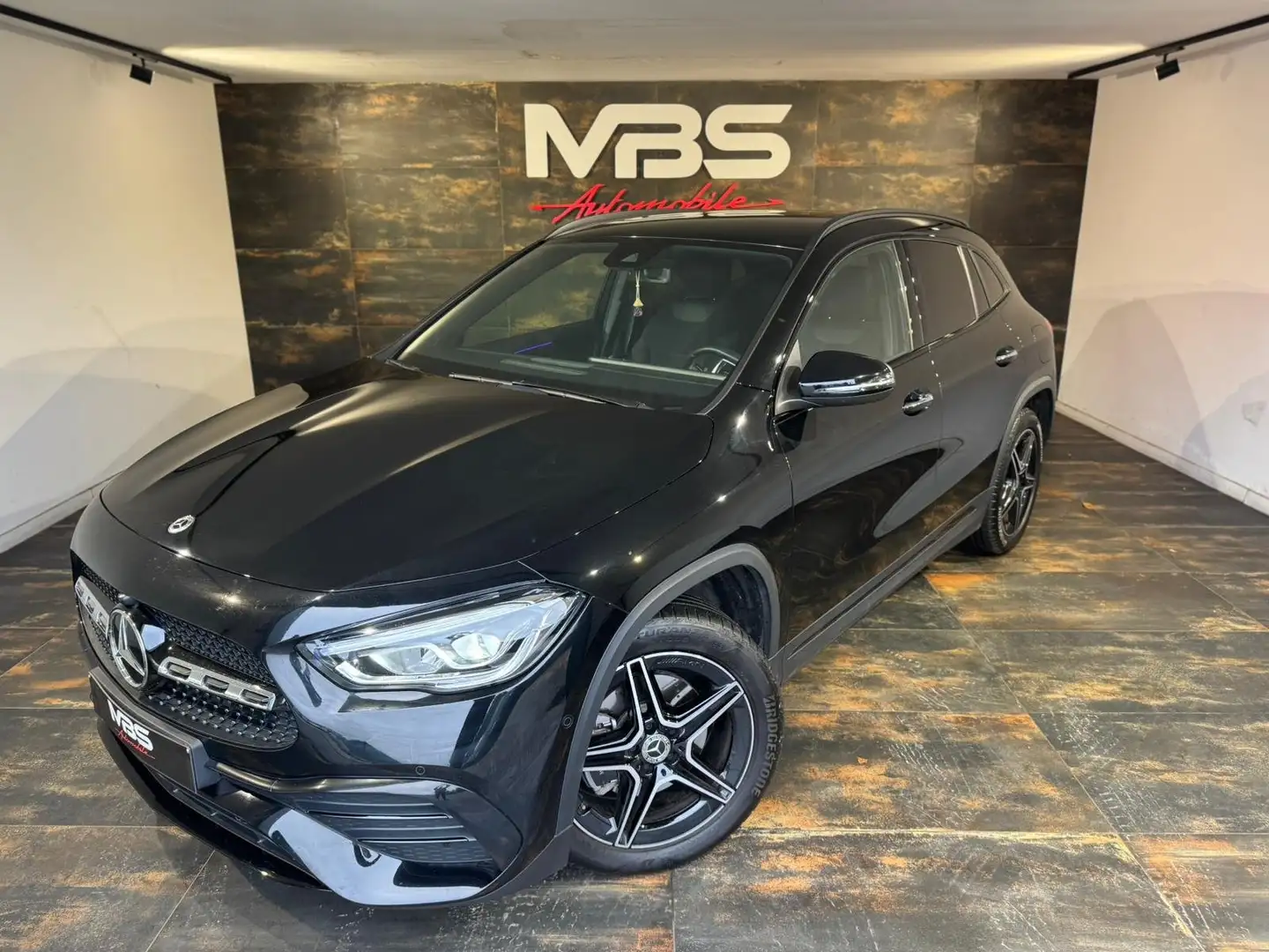 Mercedes-Benz GLA 250 e PHEV AMG Line * CAMÉRA * CLIM-BIZONE *CARPLAY Zwart - 1
