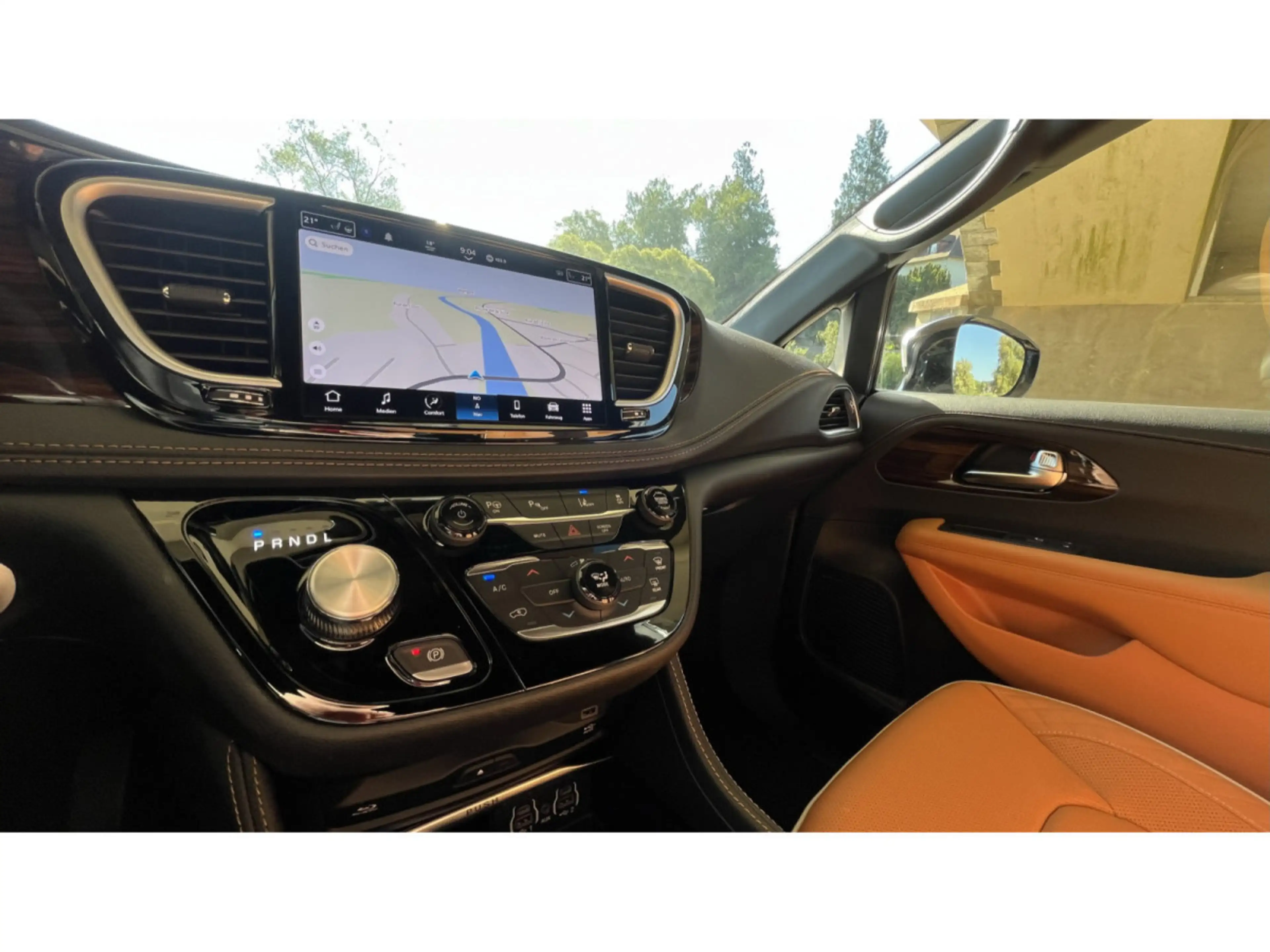 Chrysler Pacifica Limited Pinnacle Hybrid DVD FULL — photo 11
