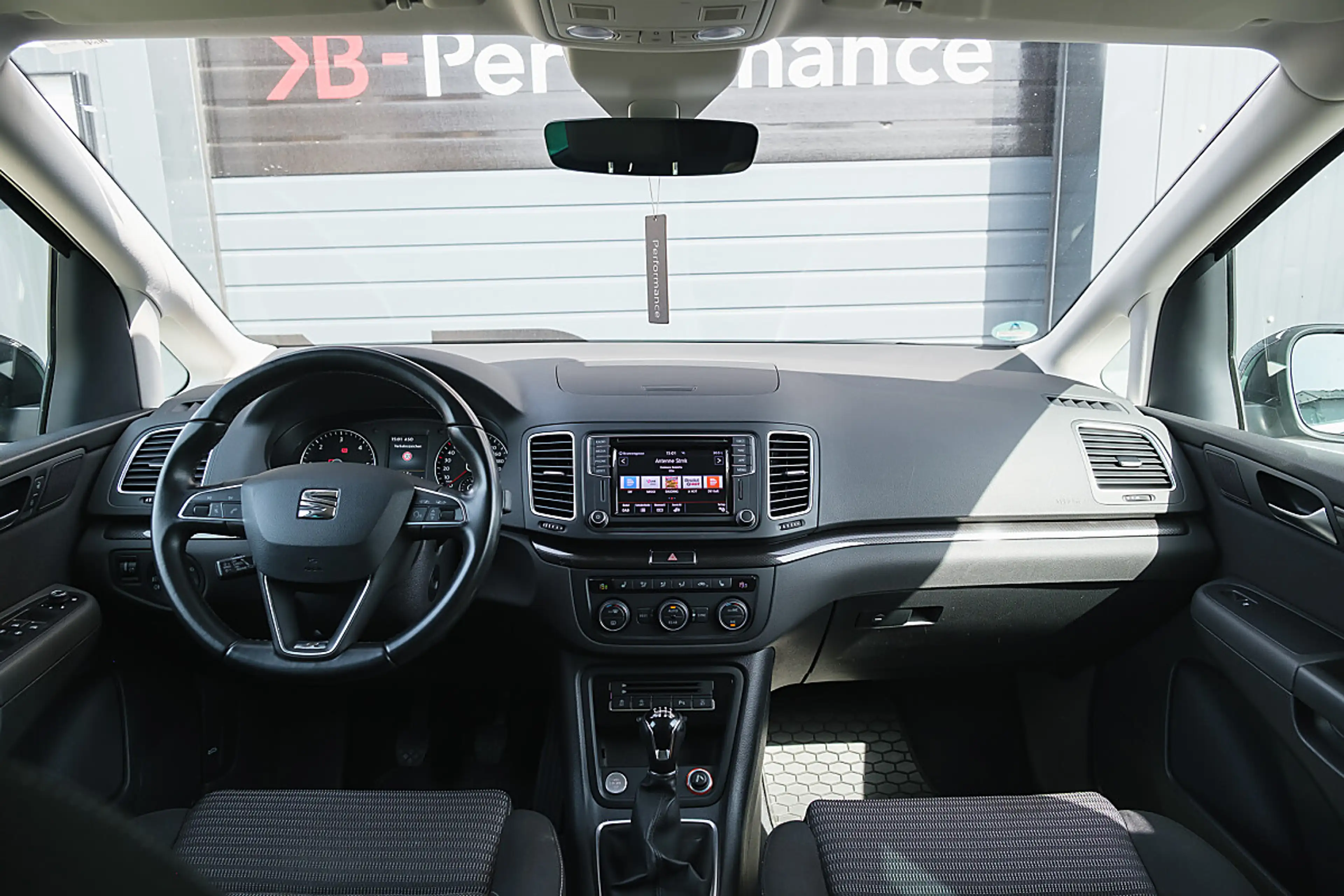 SEAT Alhambra 2.0 TDI Xcellence 7-Sitzer /BI-XENON/AHK/ACC/SH... — photo 11