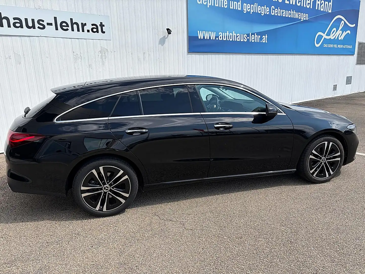 Mercedes-Benz CLA 180 MHEV Shooting Brake Aut. Schwarz - 2