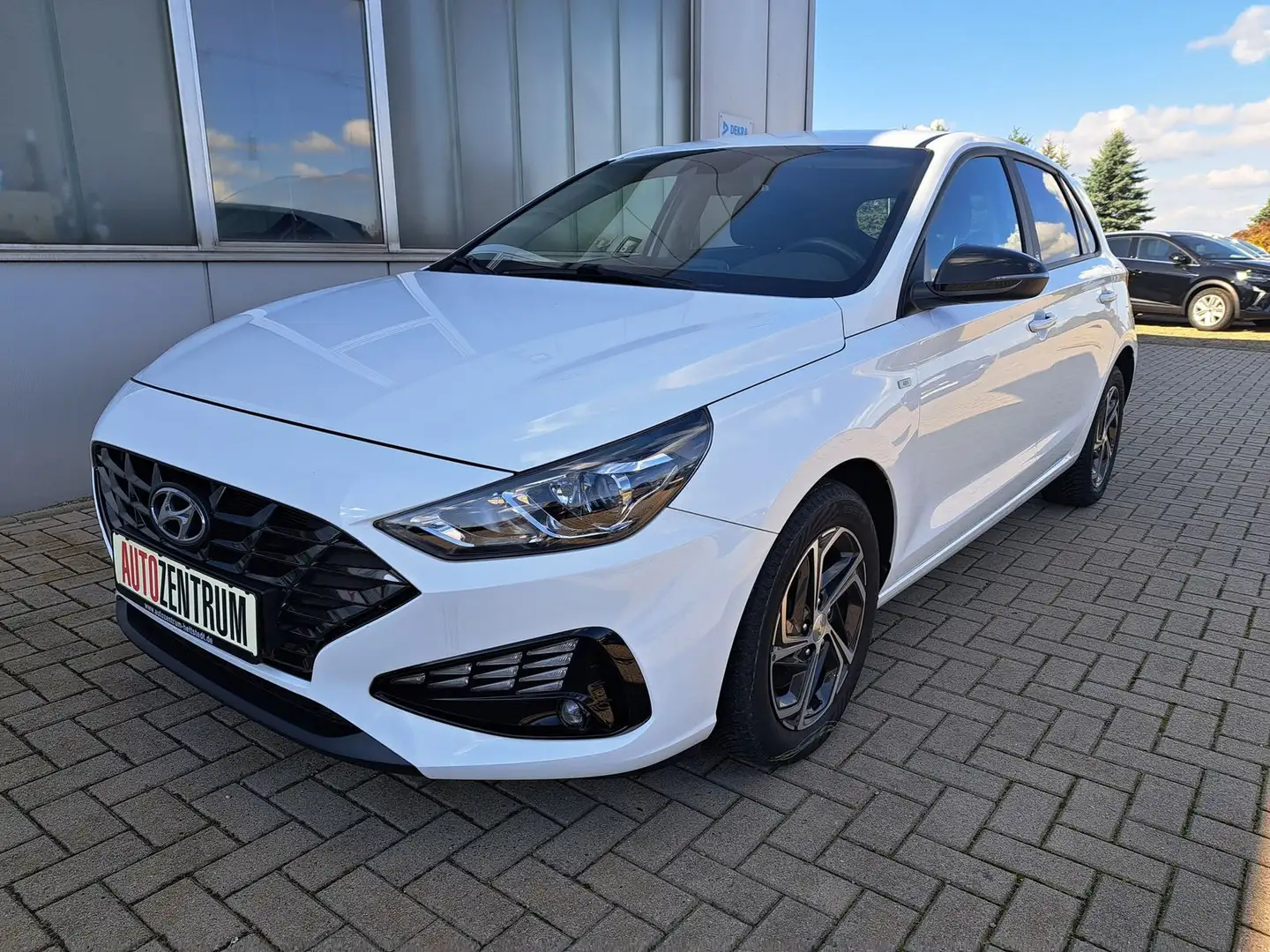 Hyundai i30 Intro Edition 159PS WINTERPAKET KAMERA Wit - 1