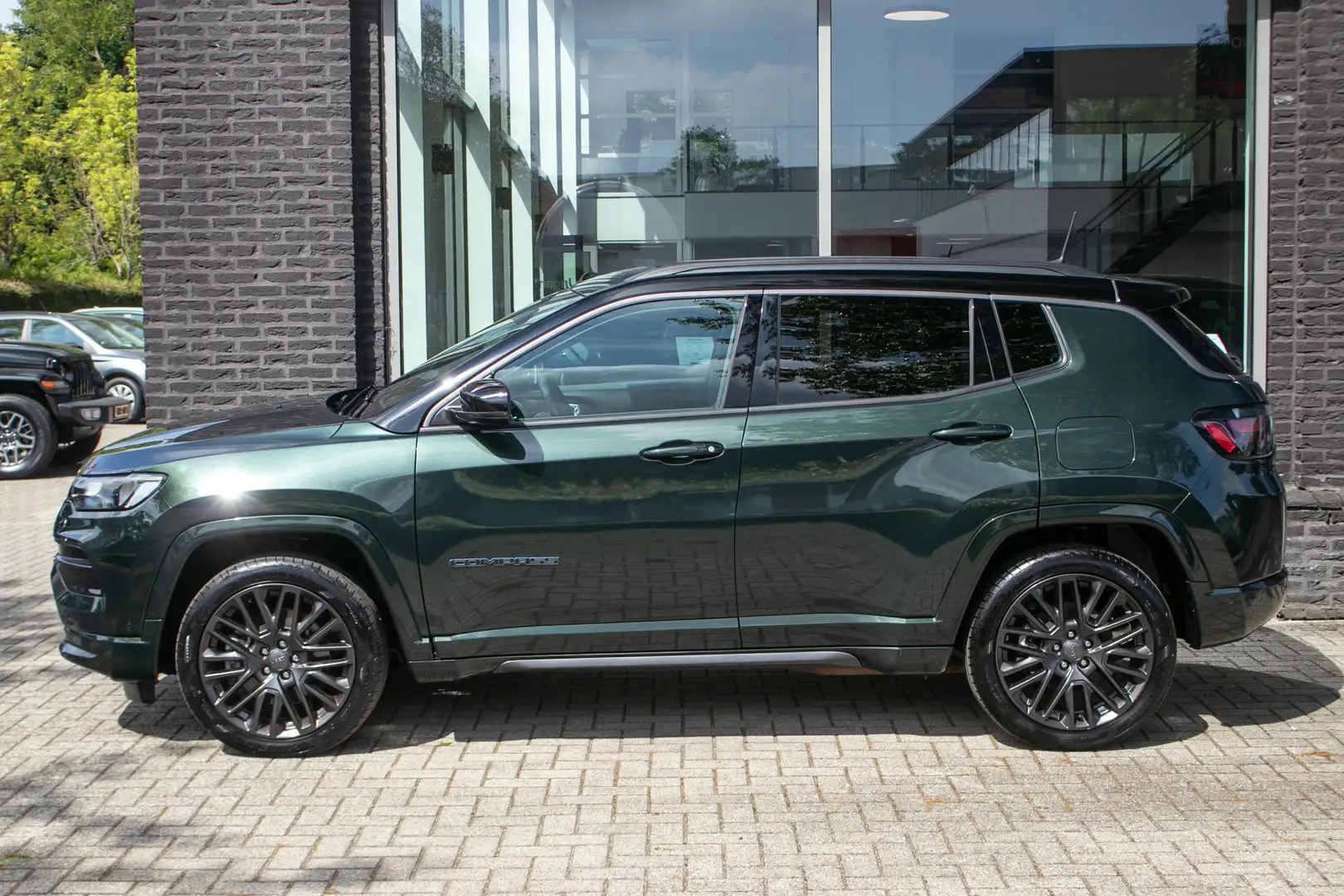 Jeep Compass 4xe 240 Plug-in Hybrid Electric S - All-in rijklrp Groen - 2