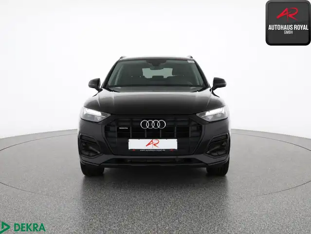 Audi Q5 view 8